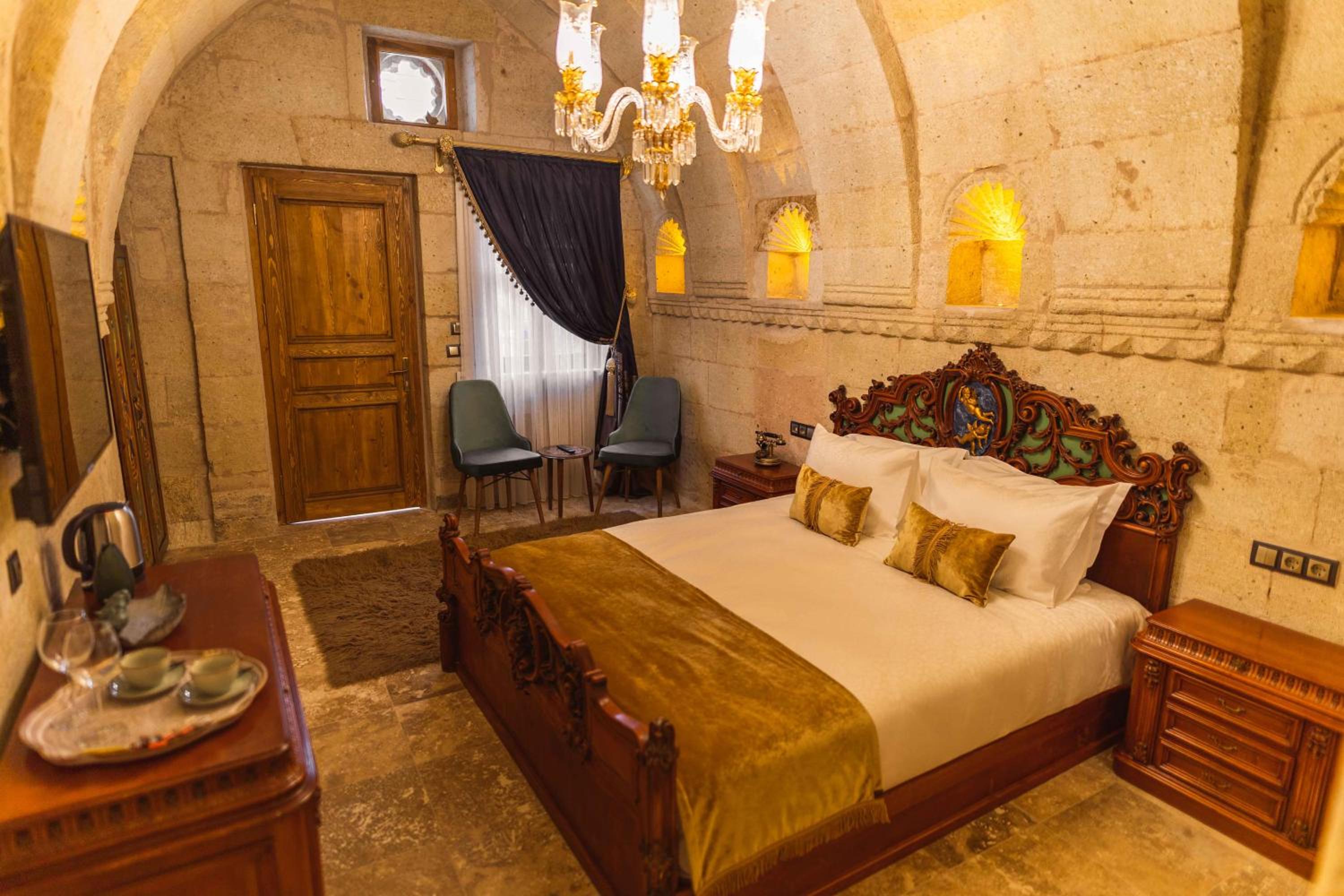 Deluxe King Room - Photo 41