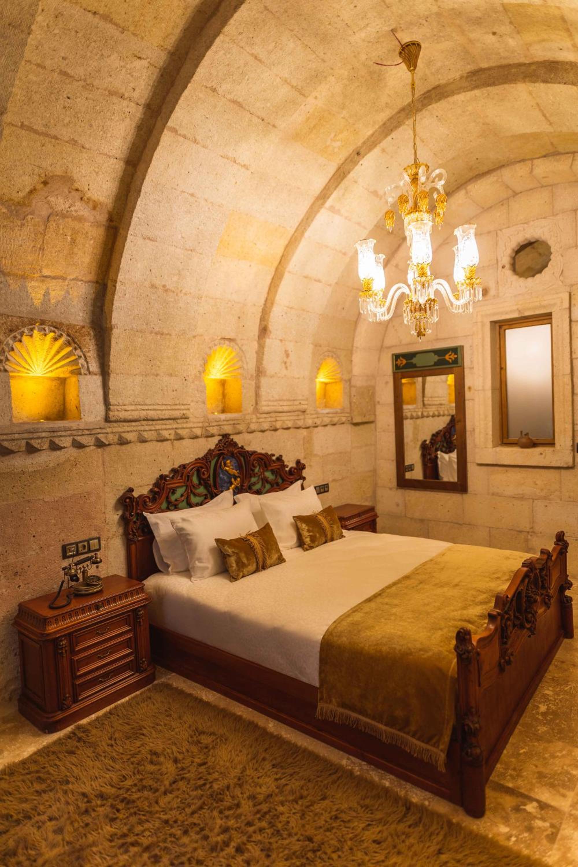 Deluxe King Room - Photo 1