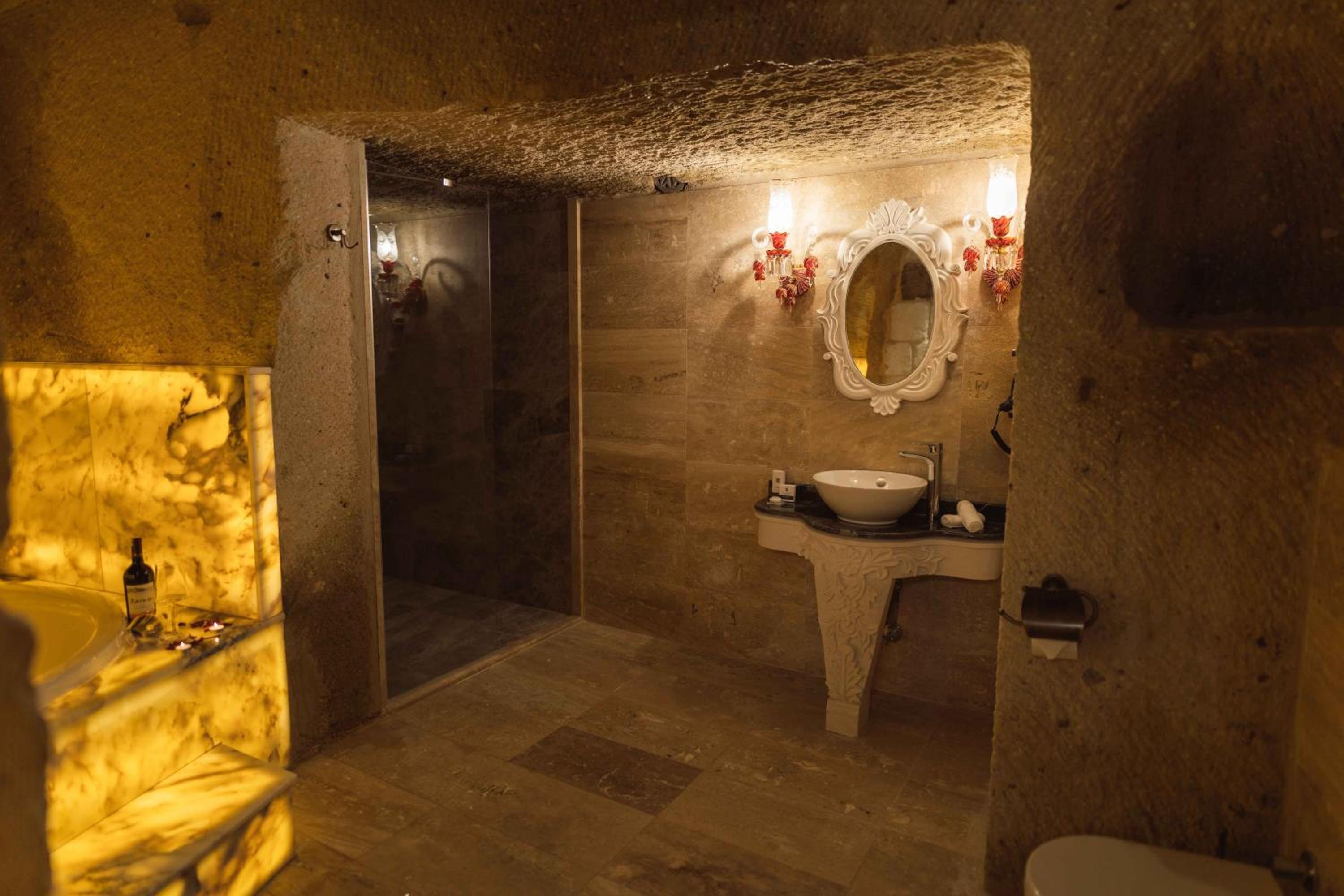Deluxe King Room - Photo 22