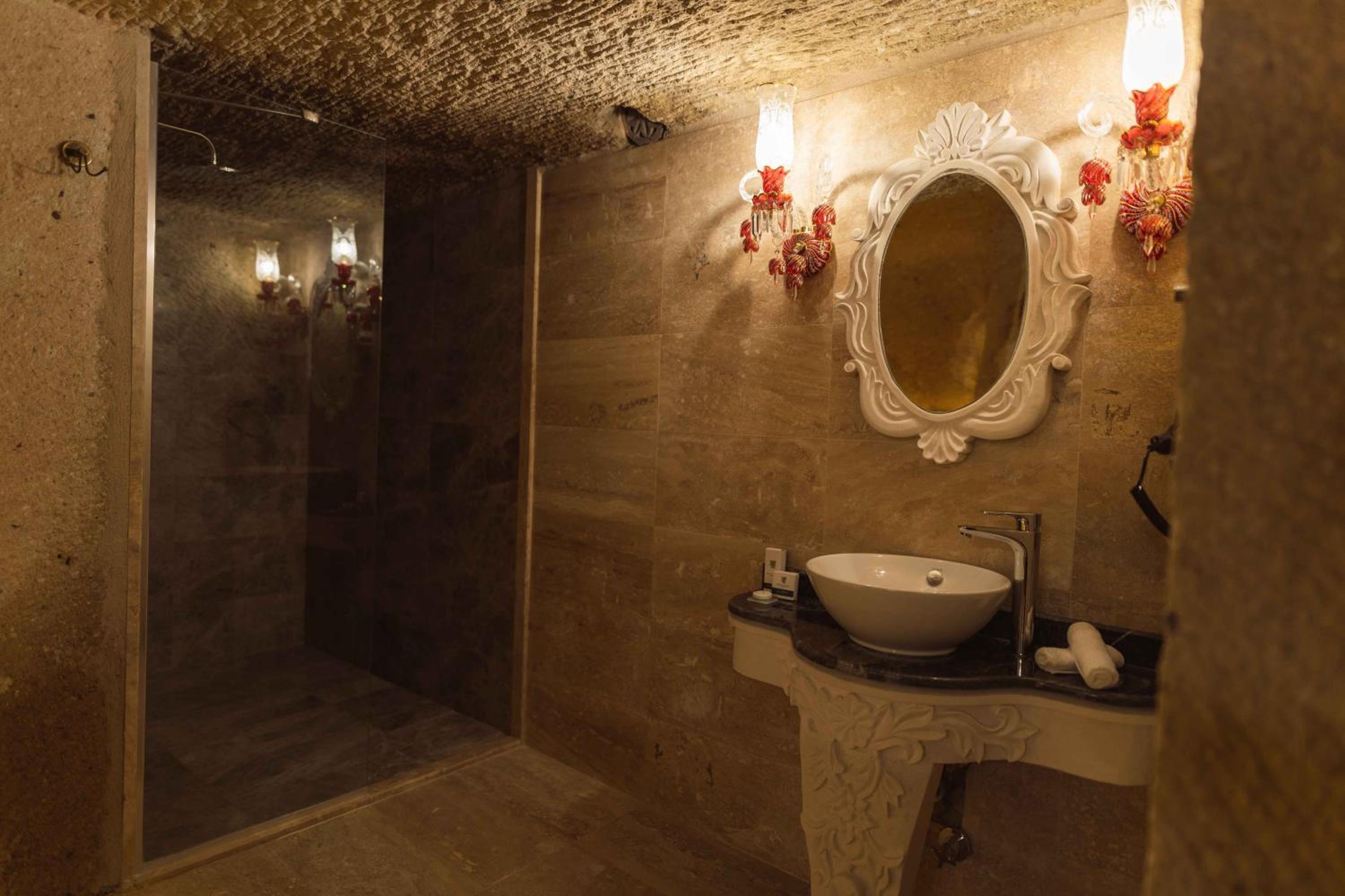 Deluxe King Room - Photo 27