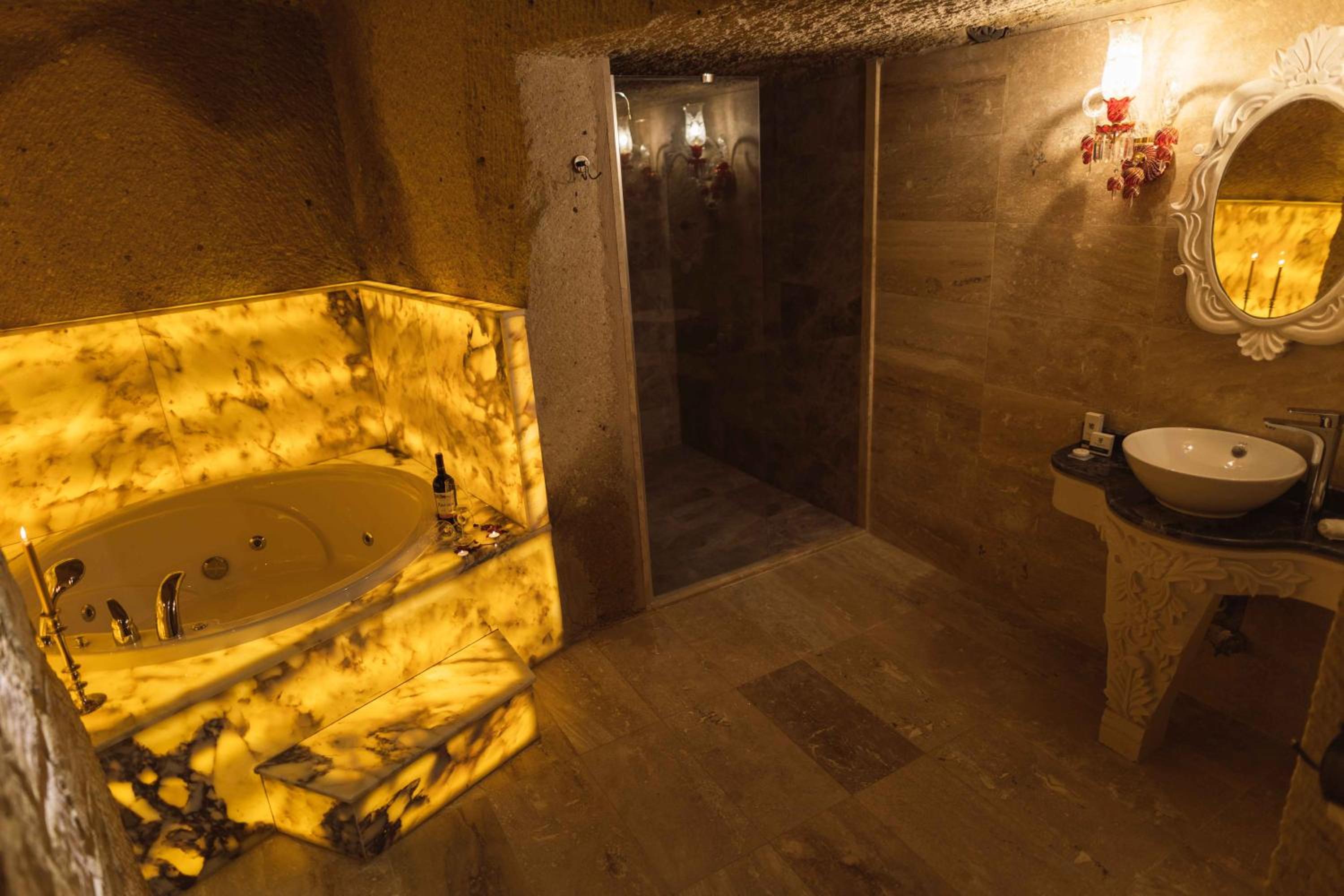 Deluxe King Room - Photo 28