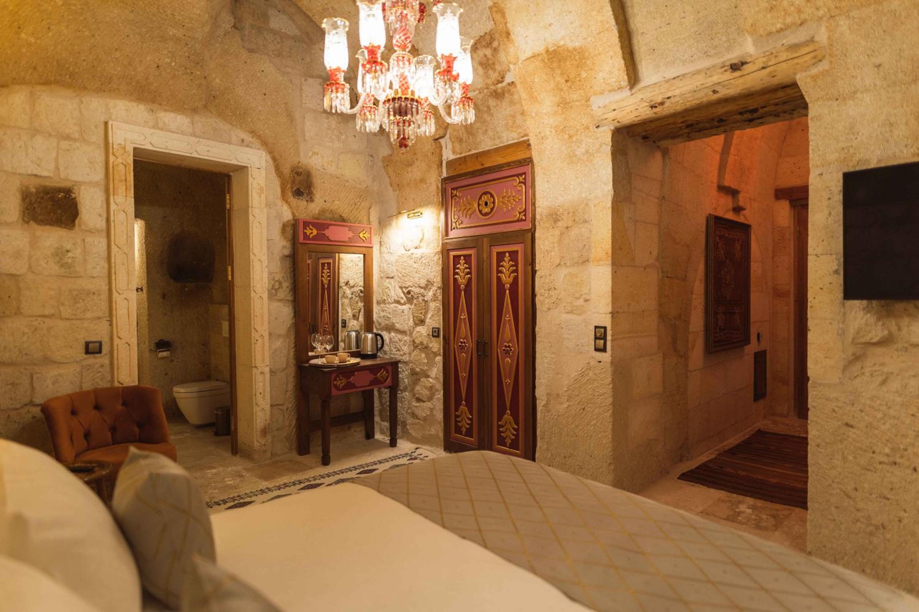 Deluxe King Room - Photo 21