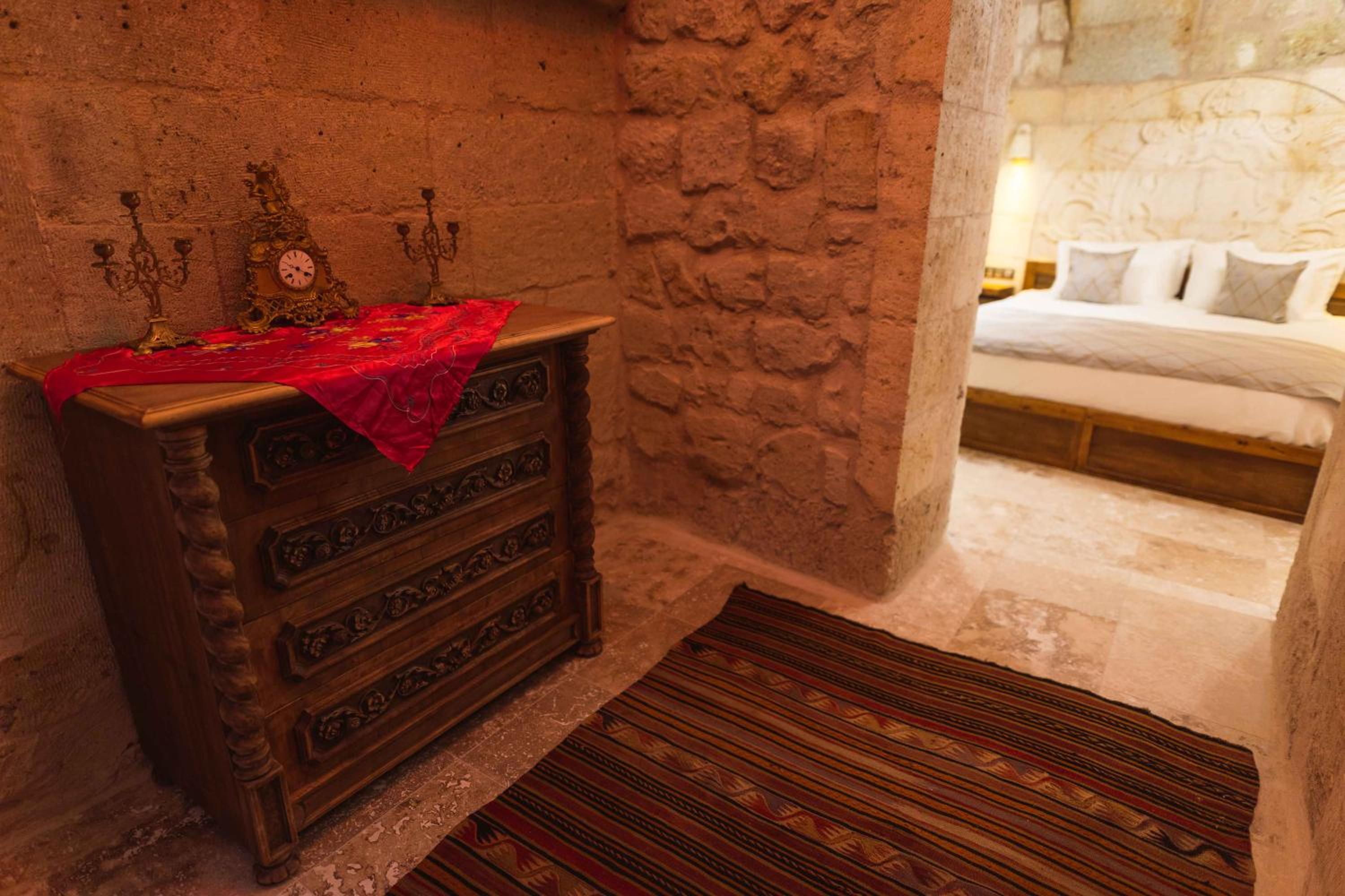 Deluxe King Room - Photo 20