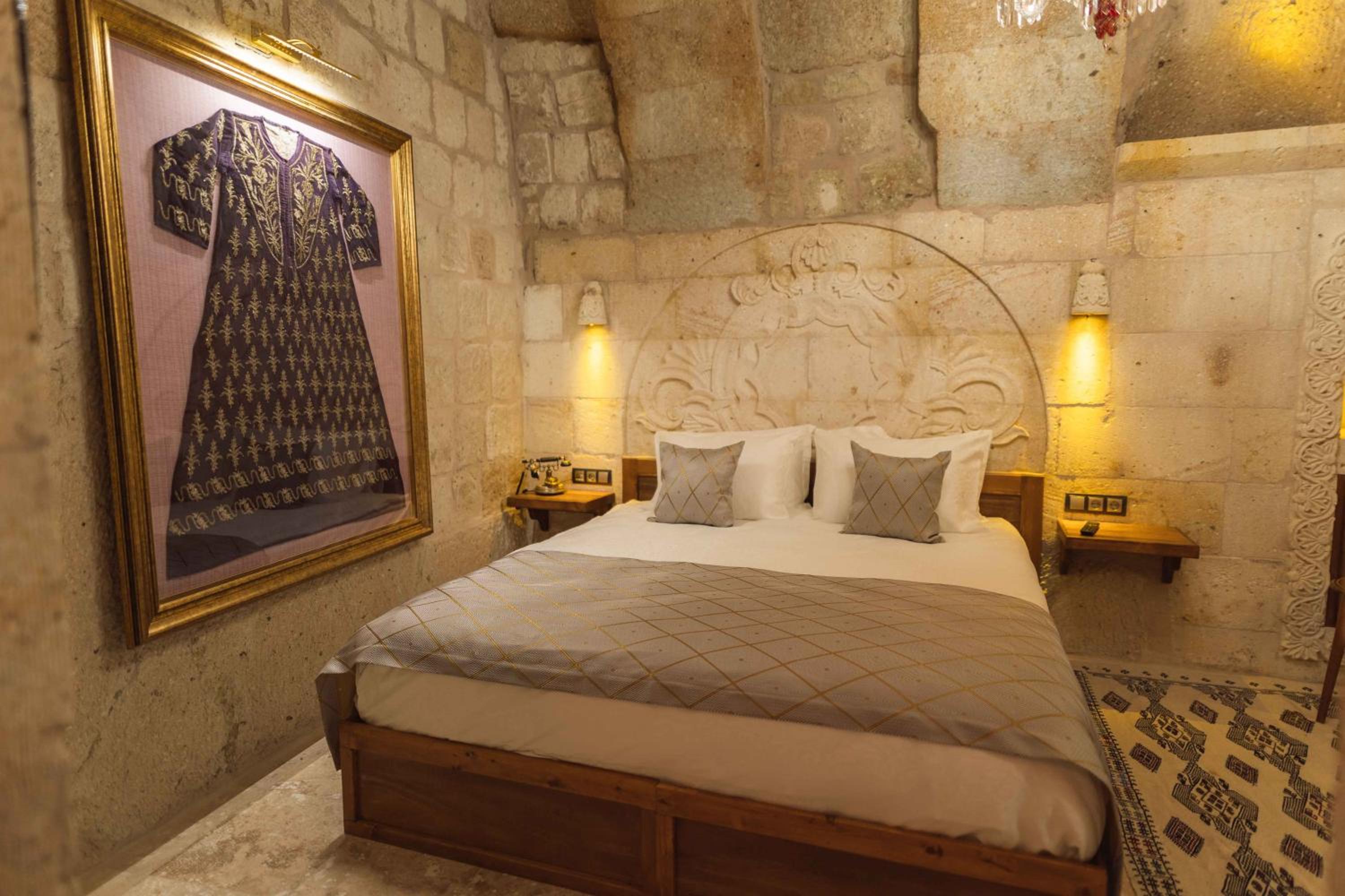 Deluxe King Room - Photo 33
