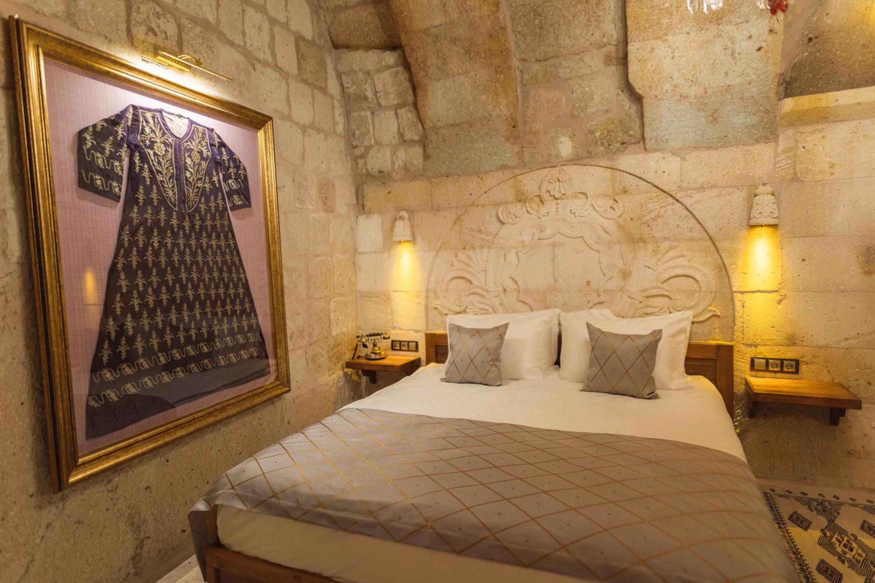Deluxe King Room - Photo 35