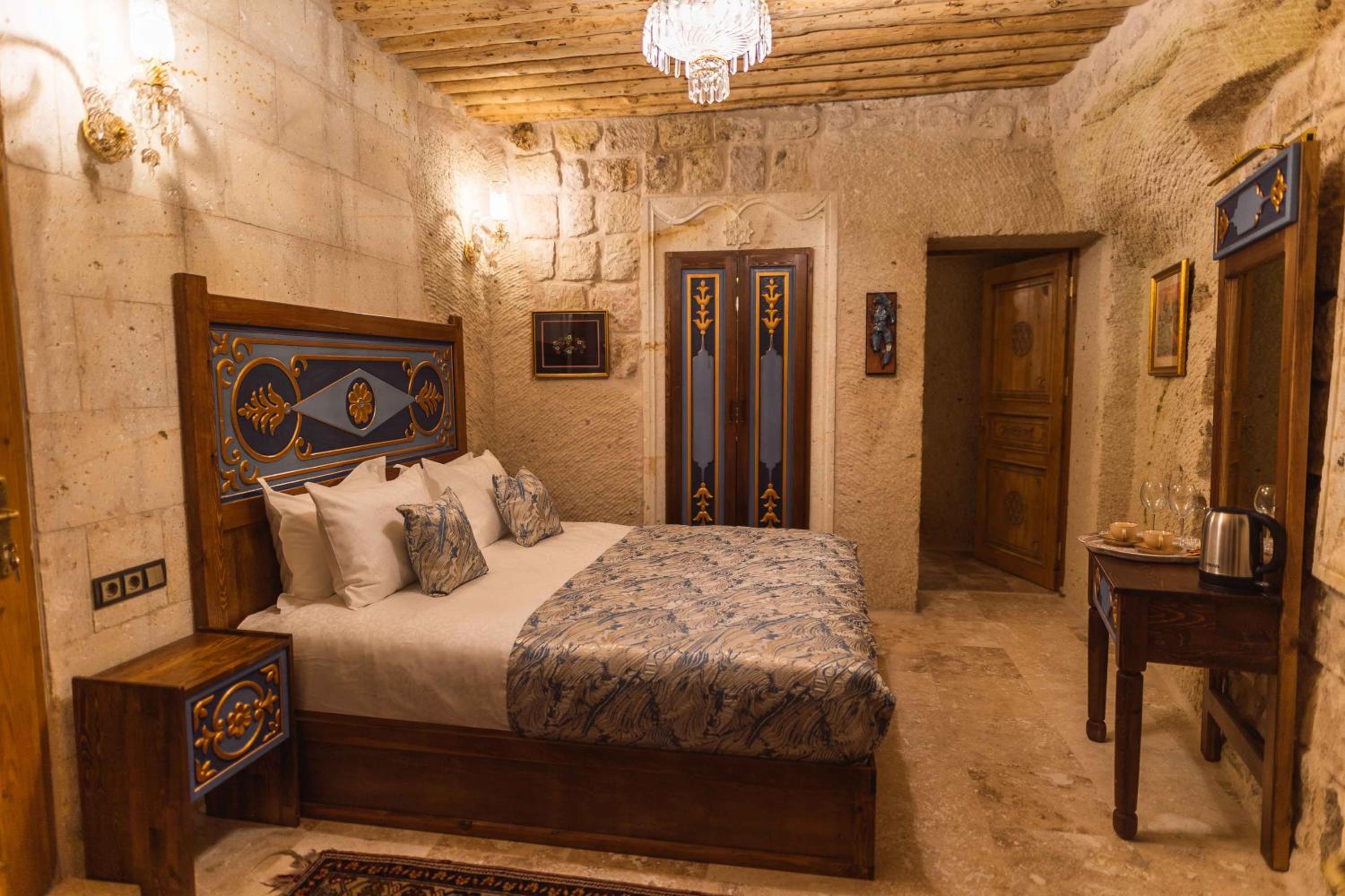 Deluxe King Room - Photo 5