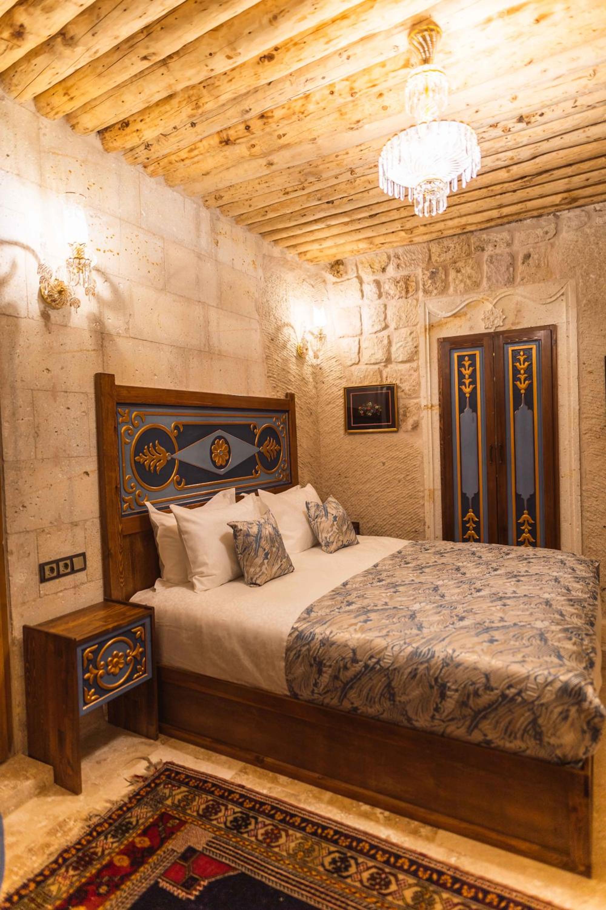 Deluxe King Room - Photo 2