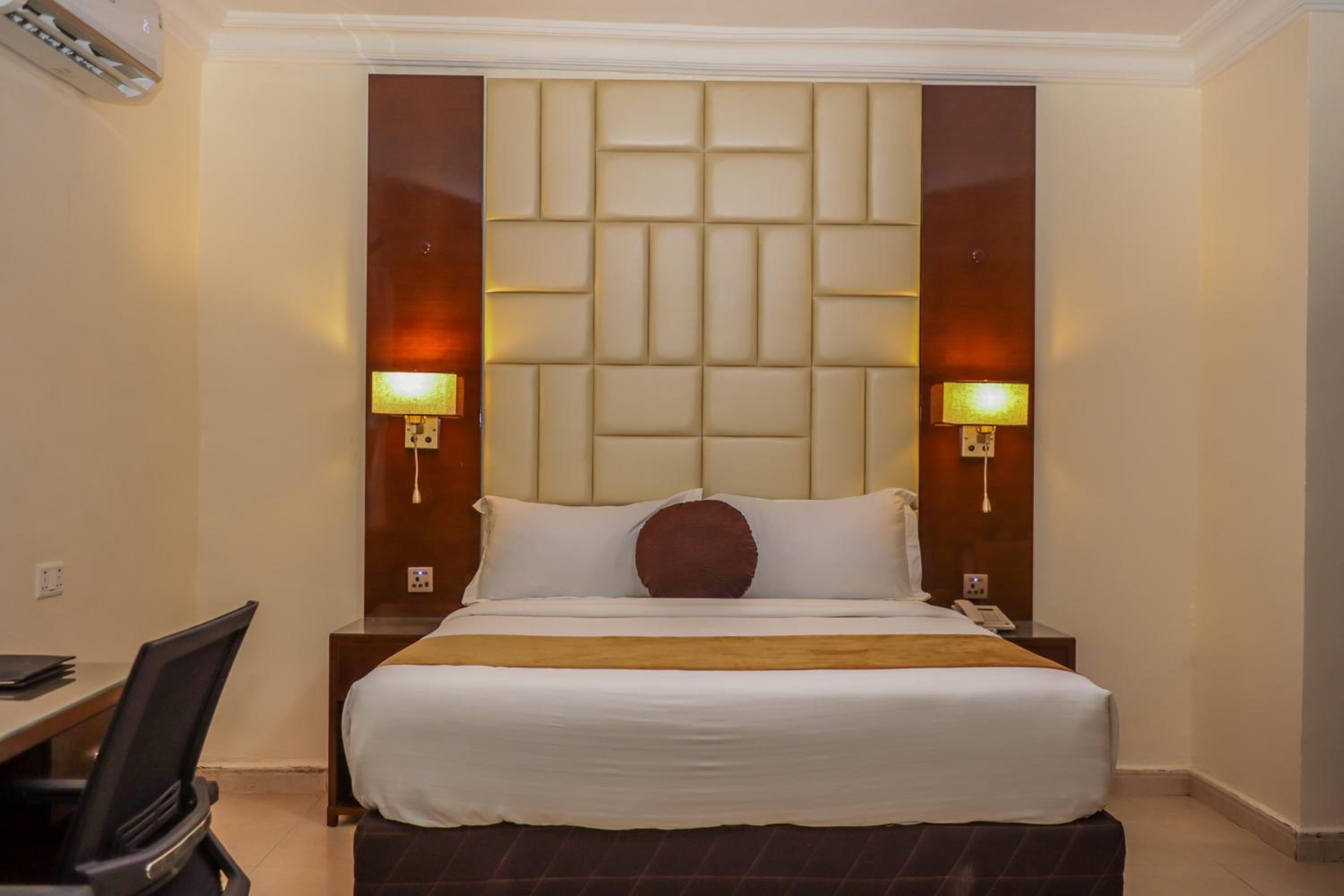 Superior King Suite photo 1