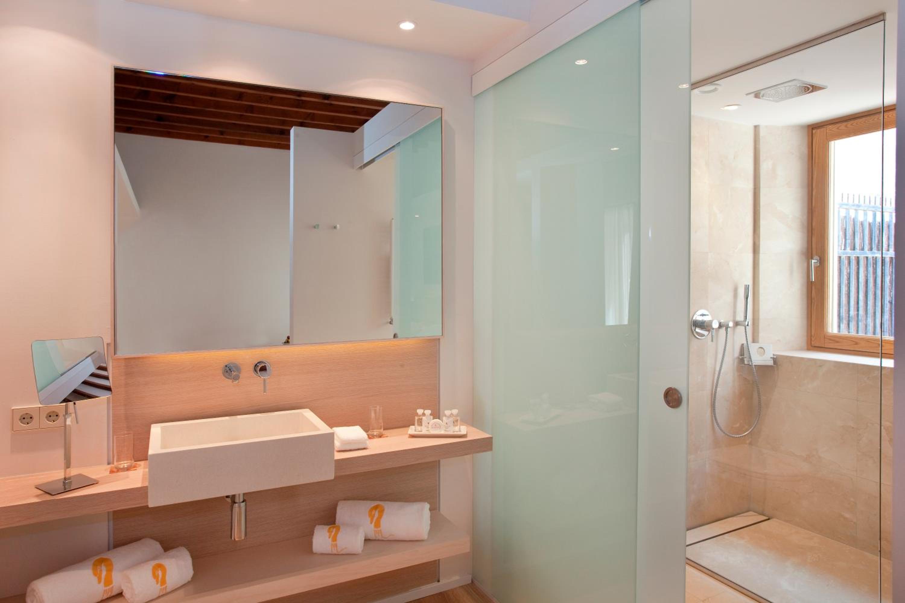 Deluxe Double Room with Private Courtyard photo 3