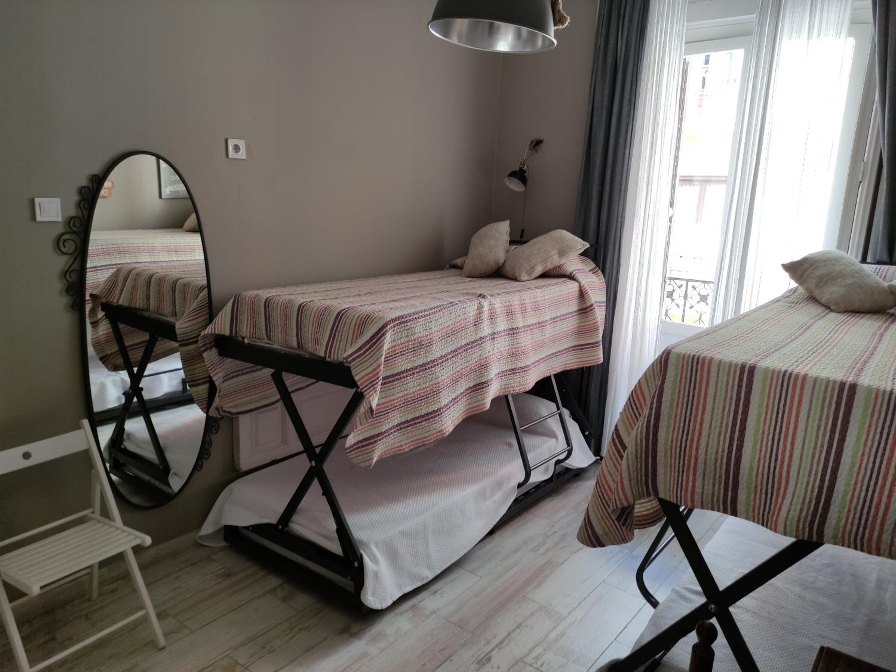 Quadruple Room with Private Bathroom photo 2