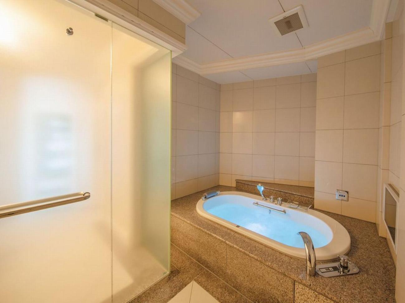 Moderate Twin Room - Executive Floor - Photo 10