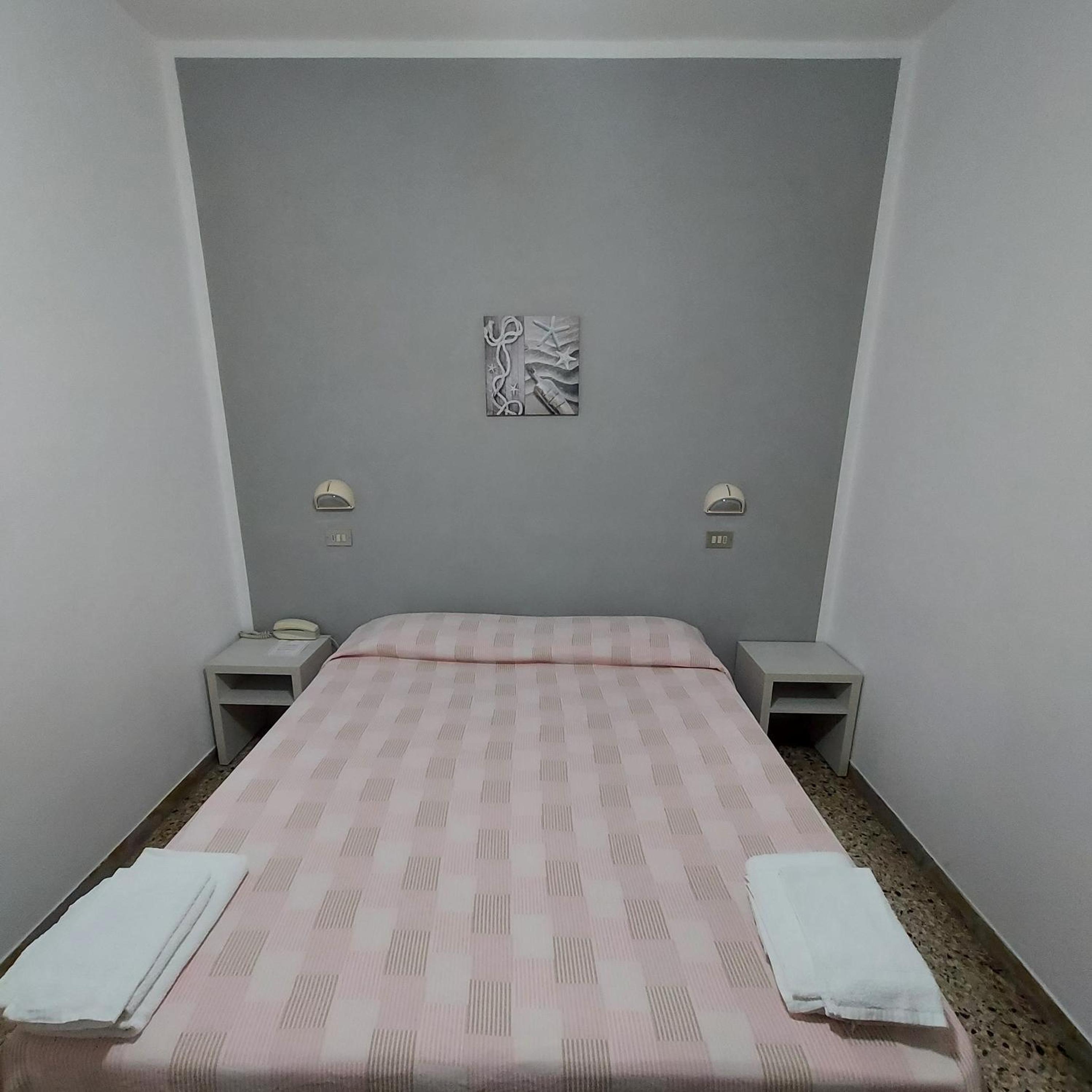 Double Room - Photo 10
