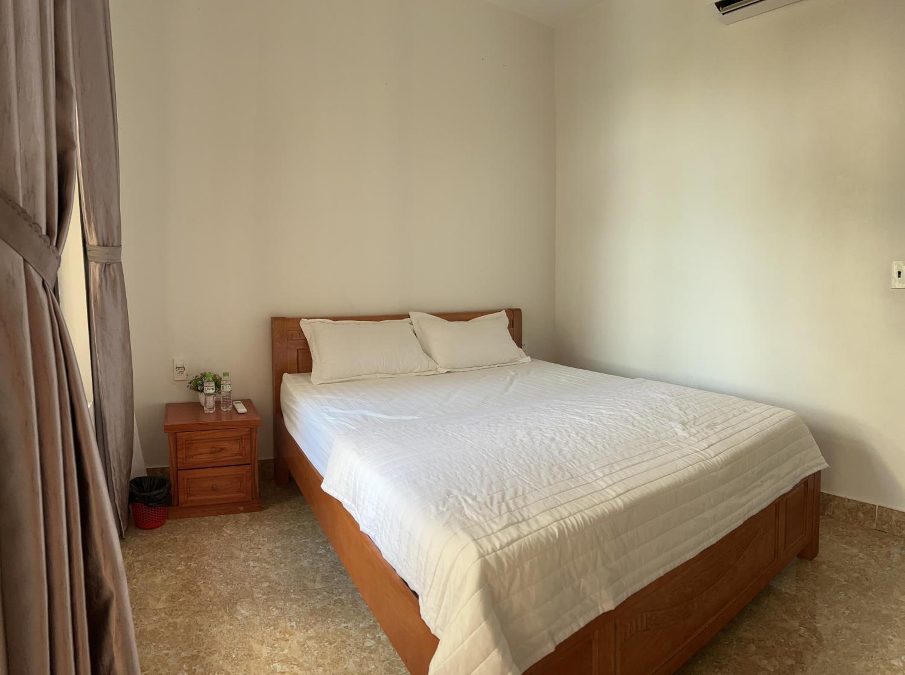 Queen Room photo 1