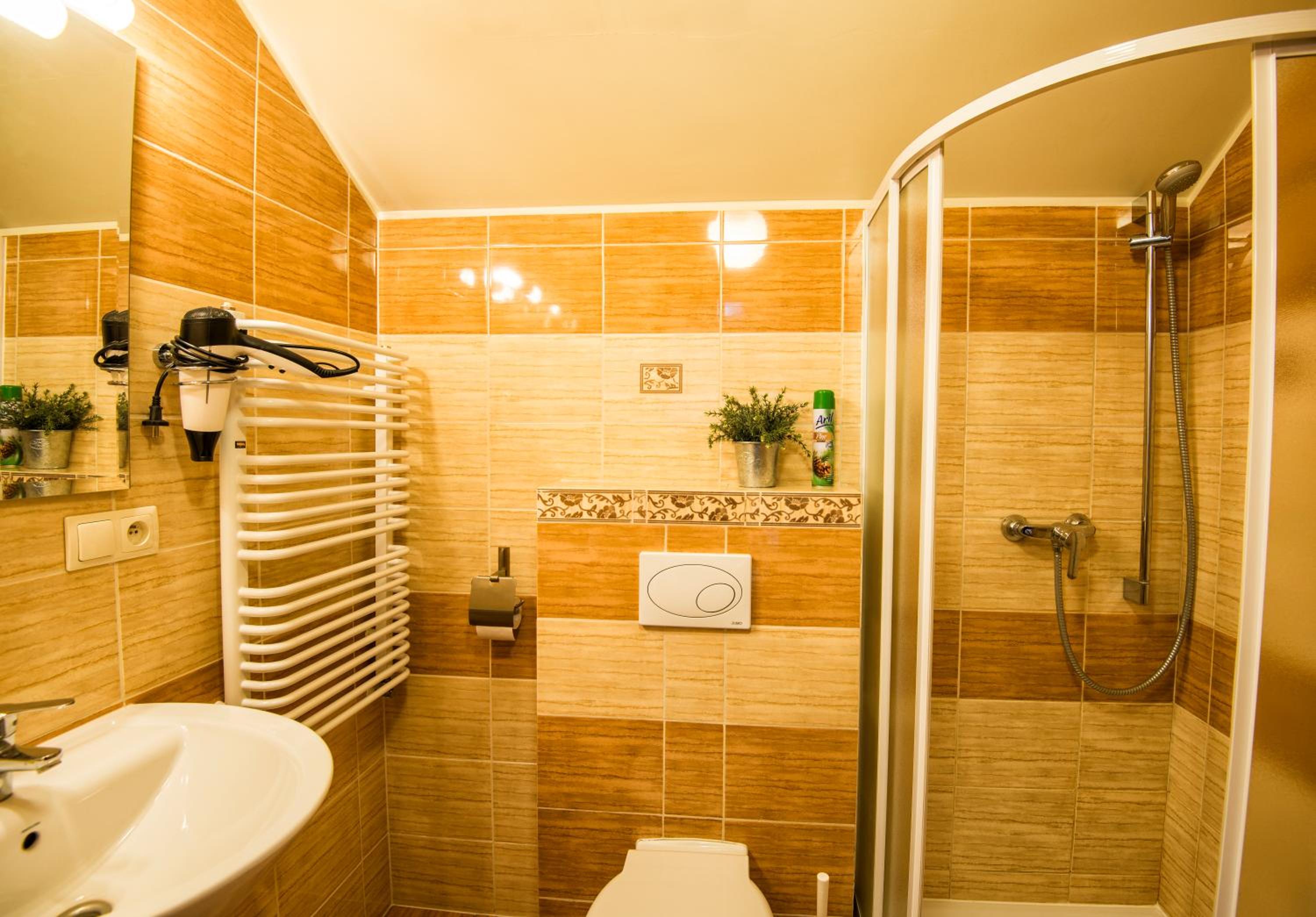Triple Room with Three Single Beds - Photo 4