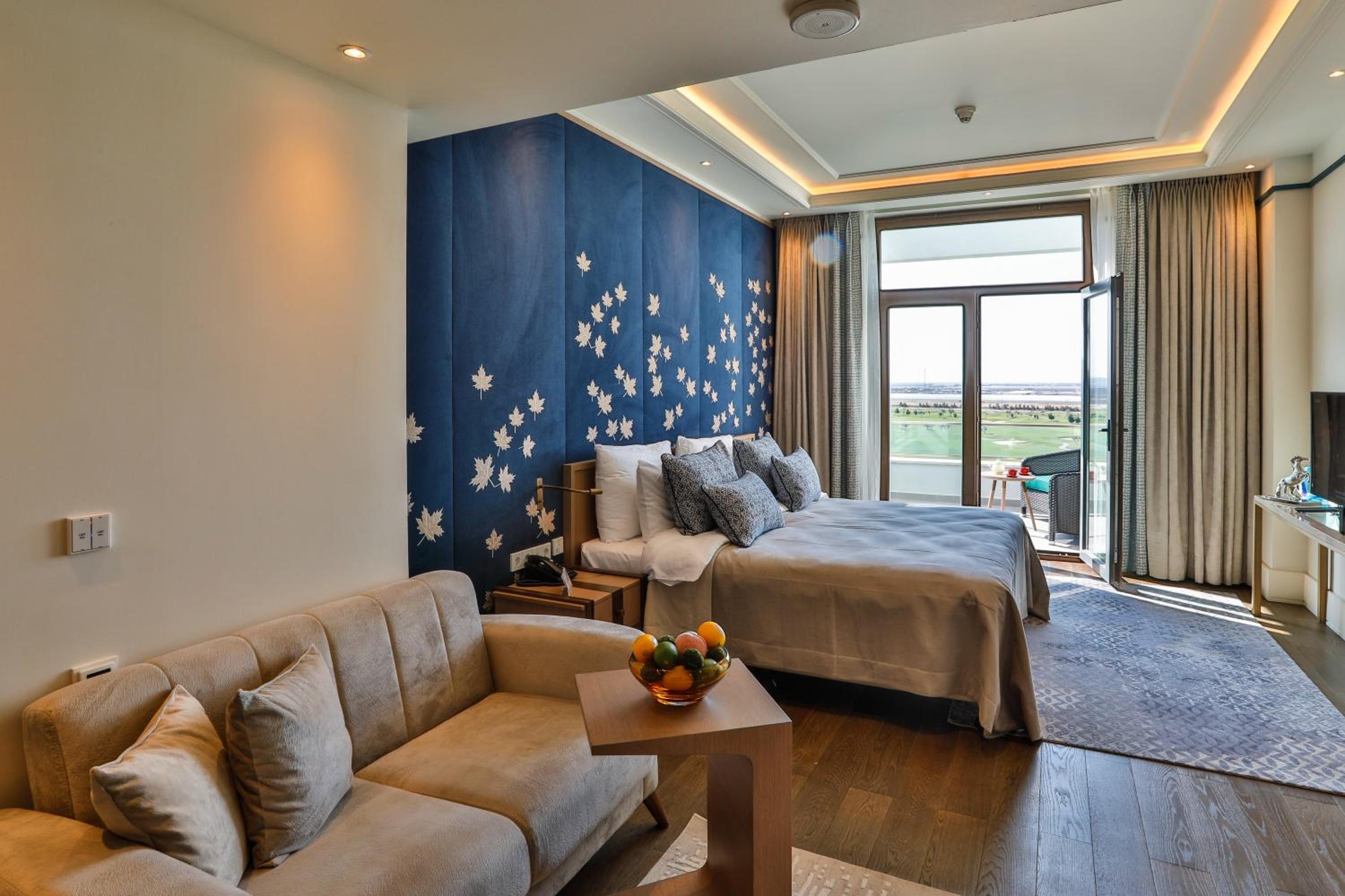 Superior Family Room photo 1