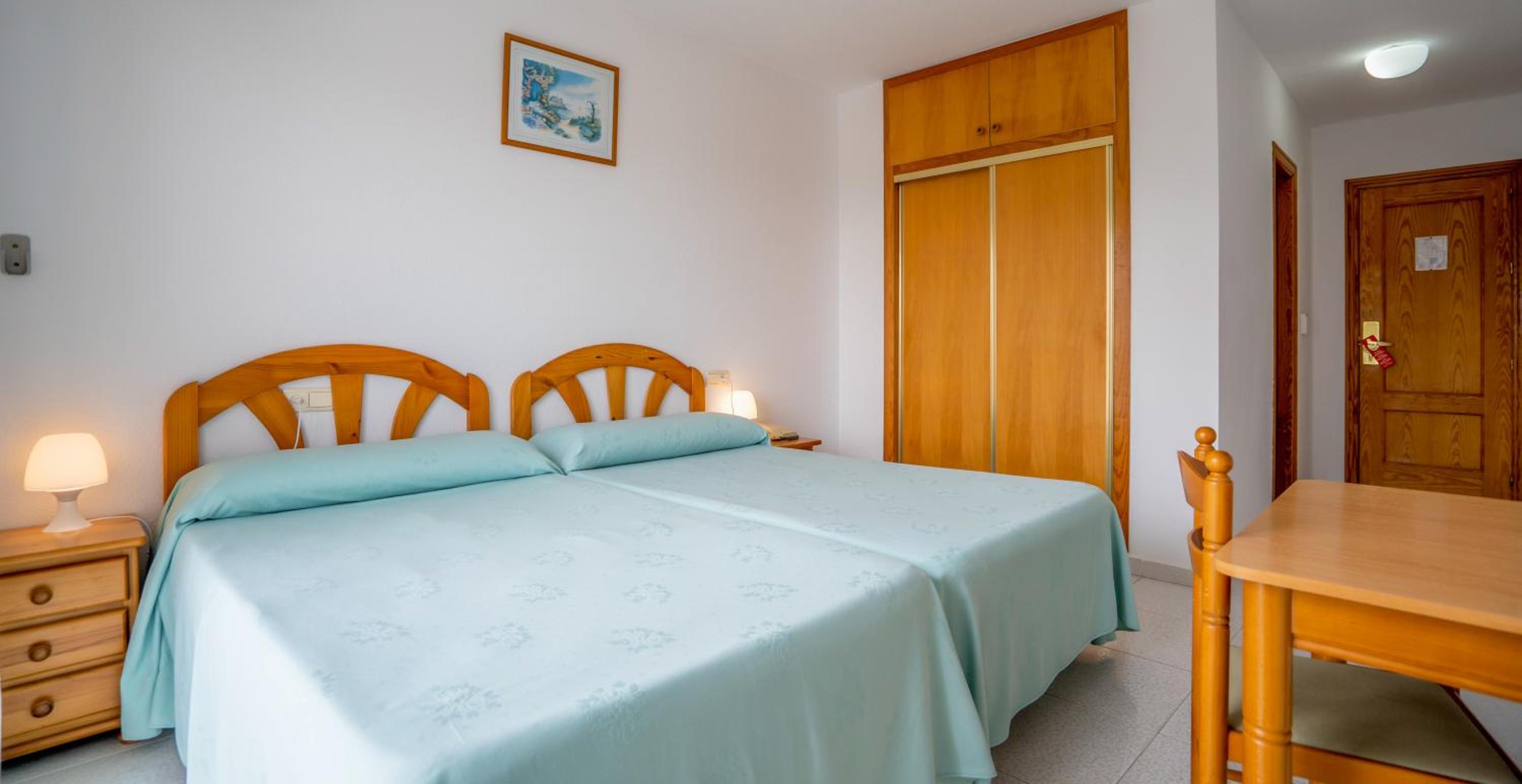Double or Twin Room with Balcony - Photo 13