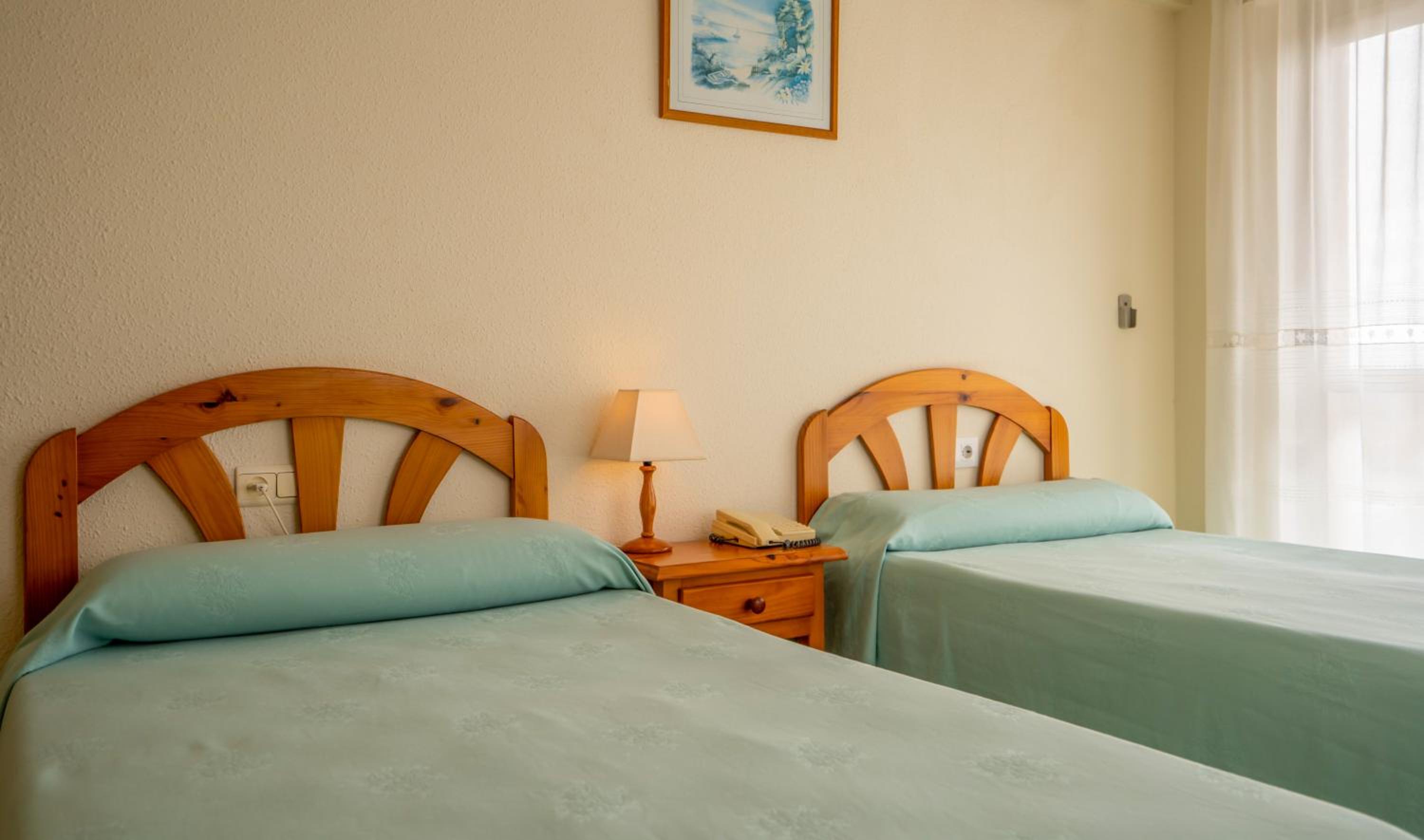 Double or Twin Room with Balcony - Photo 8
