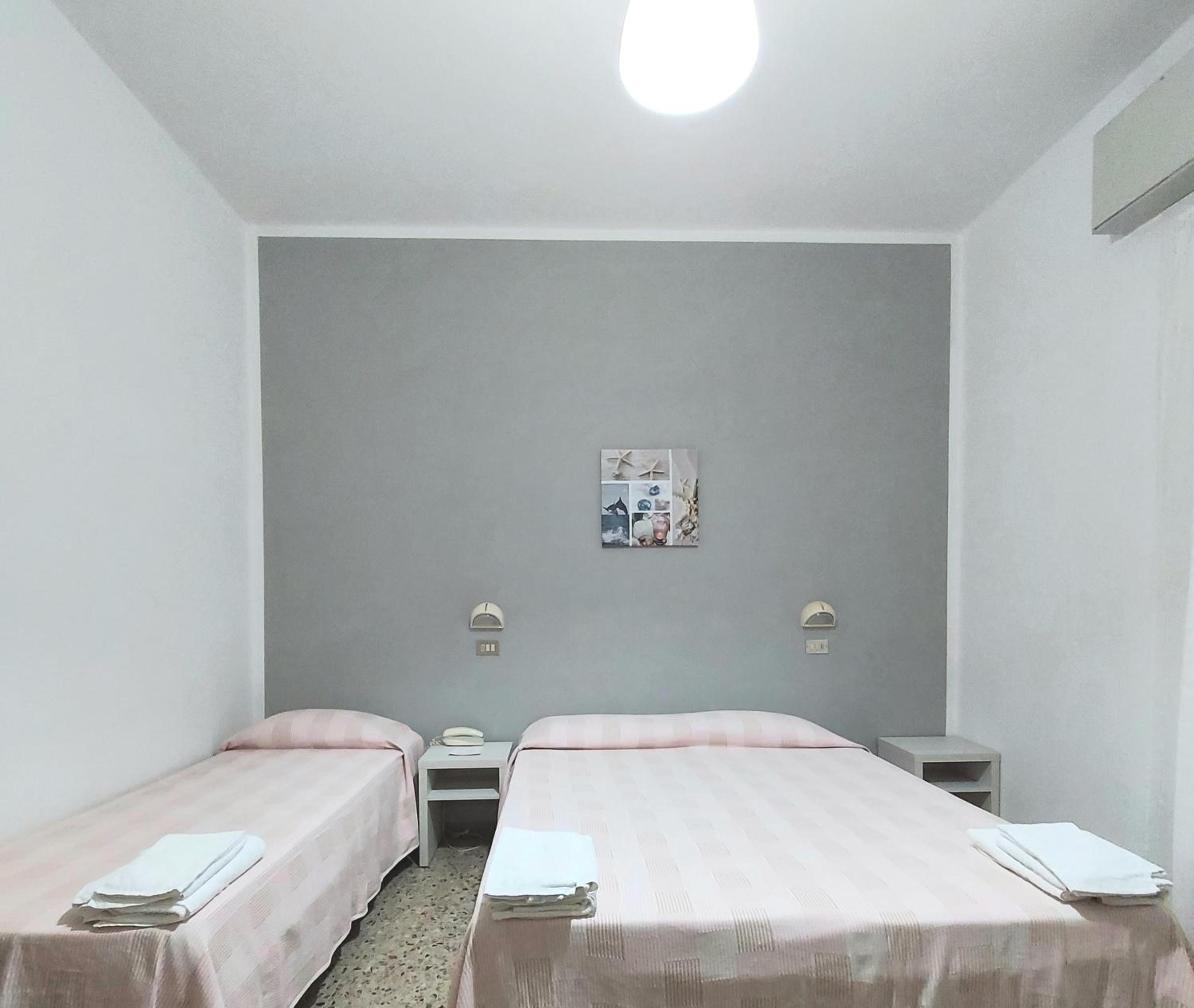 Triple Room - Photo 12