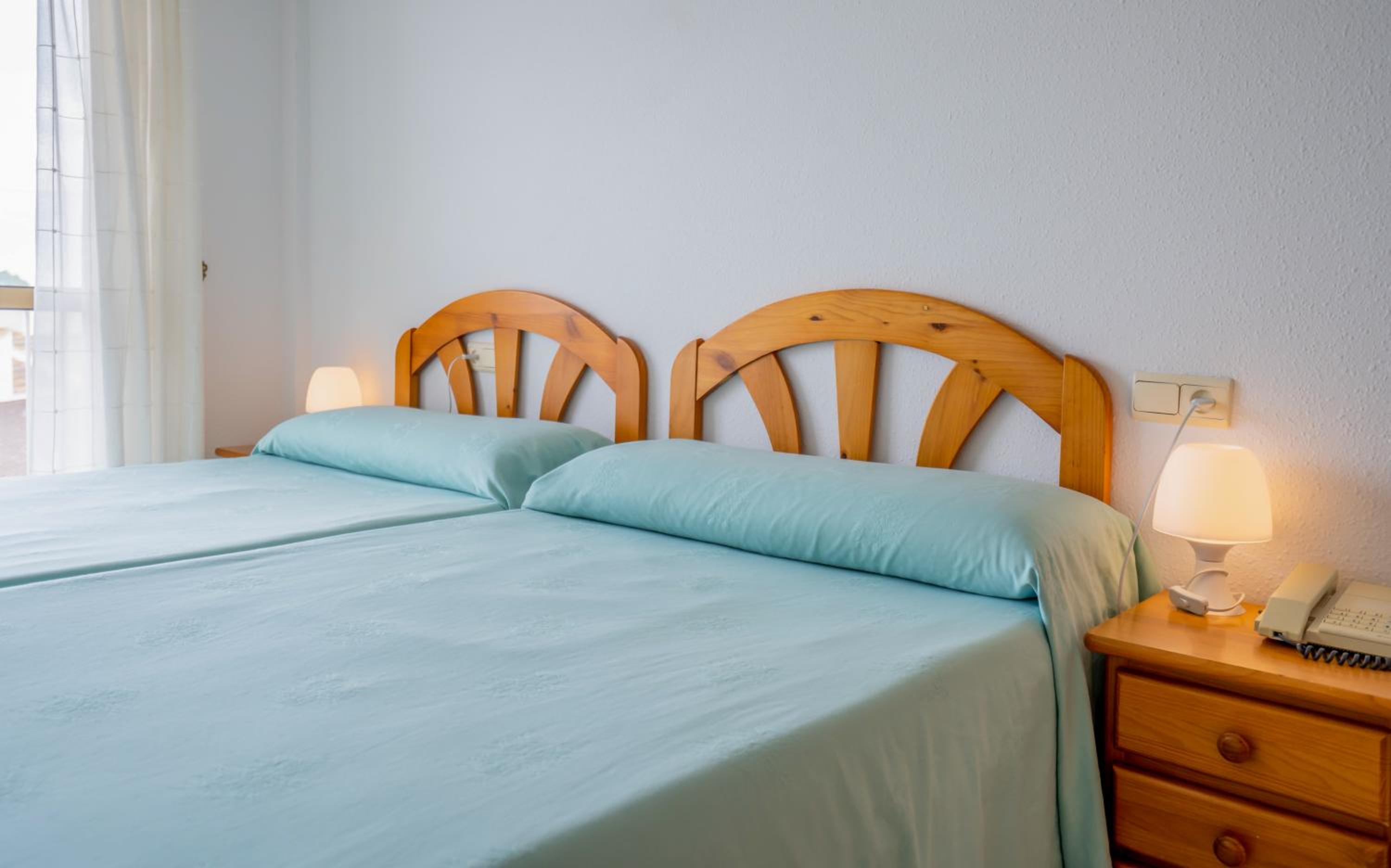 Double or Twin Room with Balcony - Photo 10
