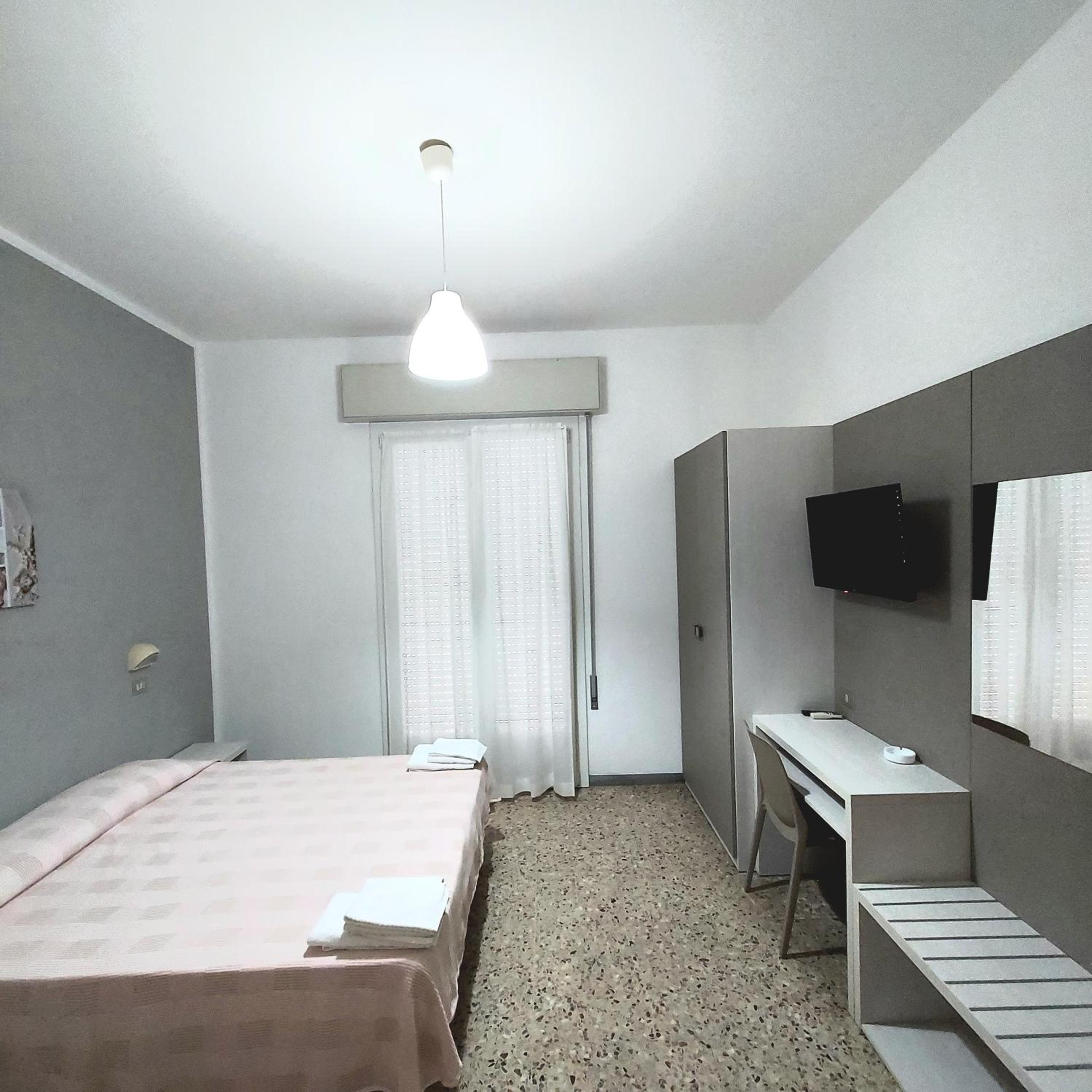Double Room - Photo 3