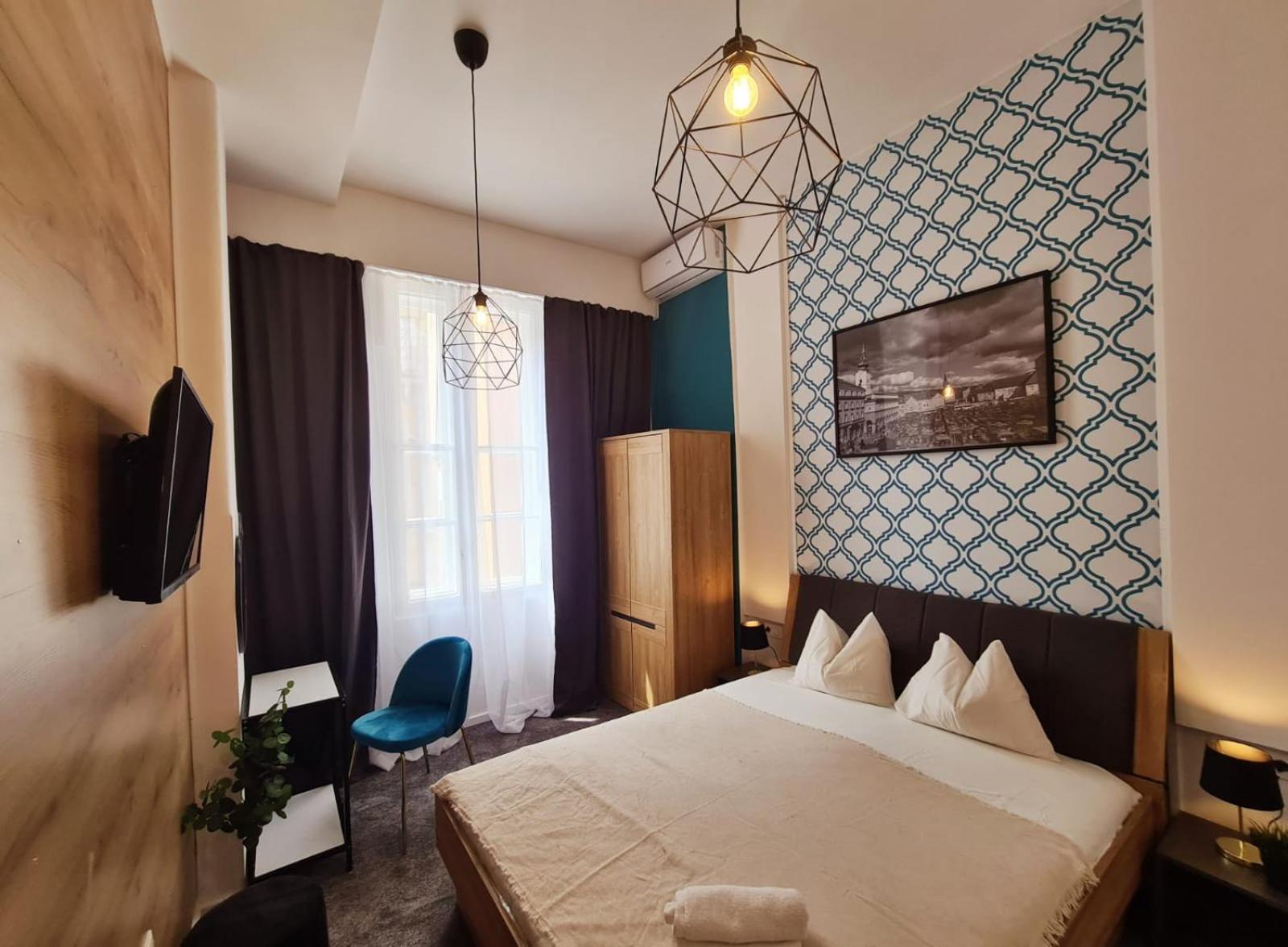 Double Room with Private Bathroom - Photo 2