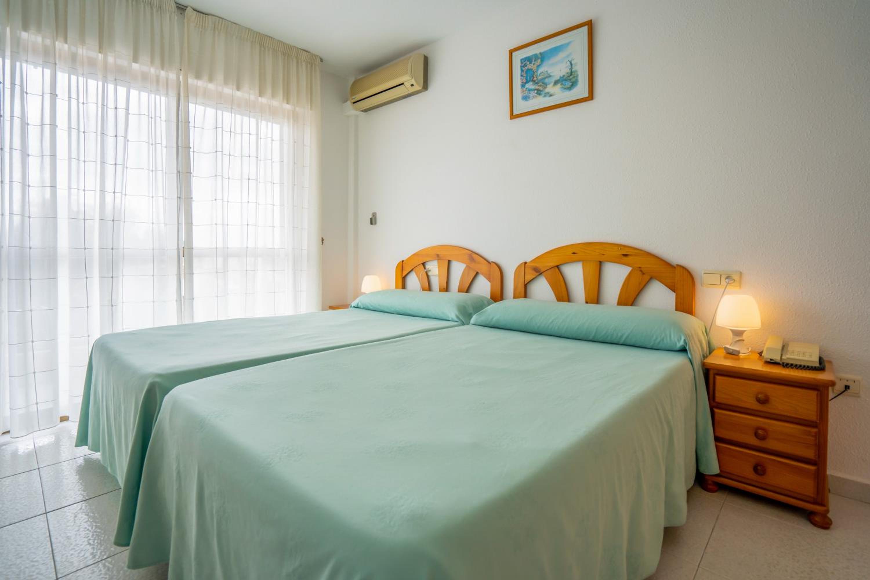 Double or Twin Room with Balcony - Photo 12