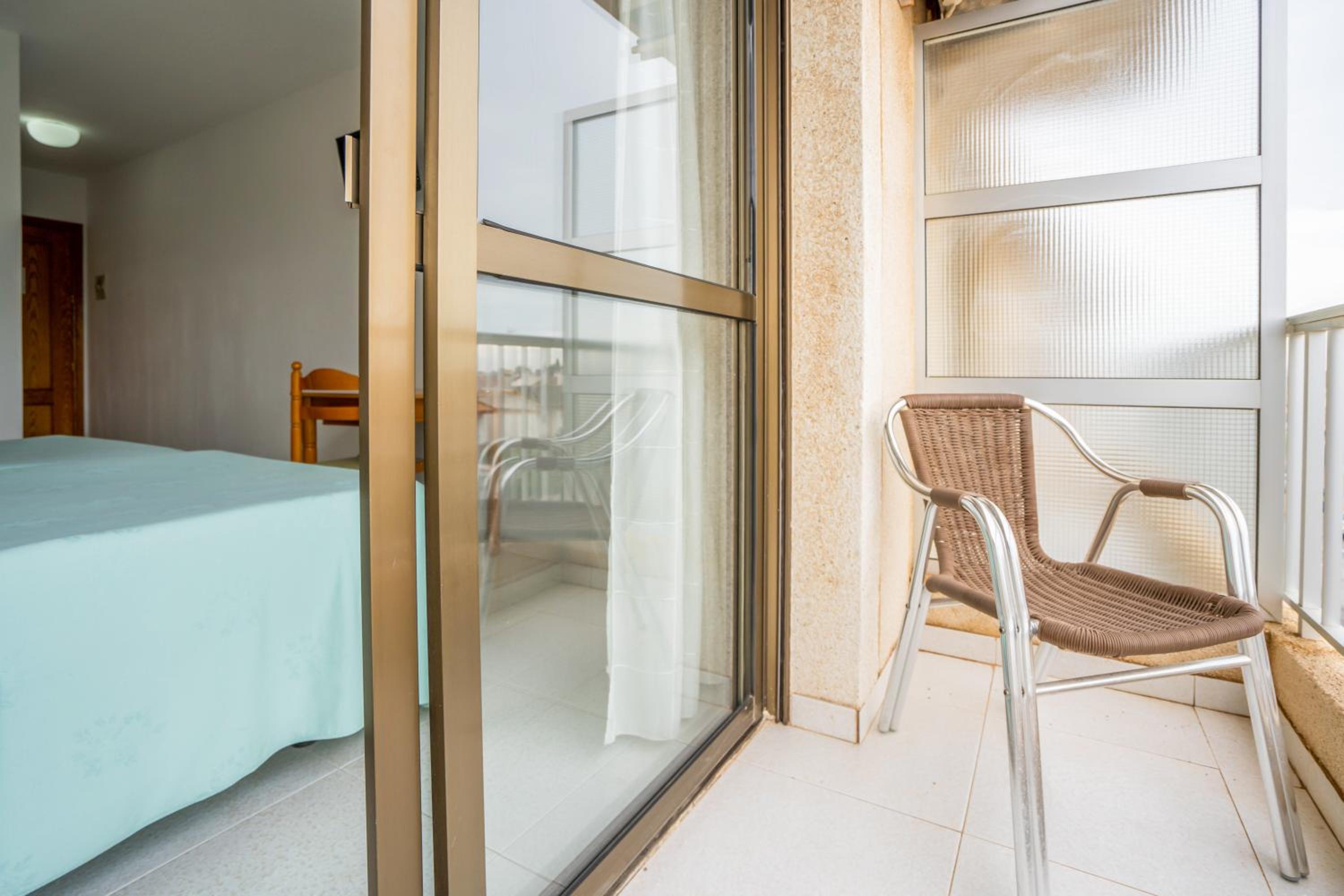 Double or Twin Room with Balcony - Photo 6