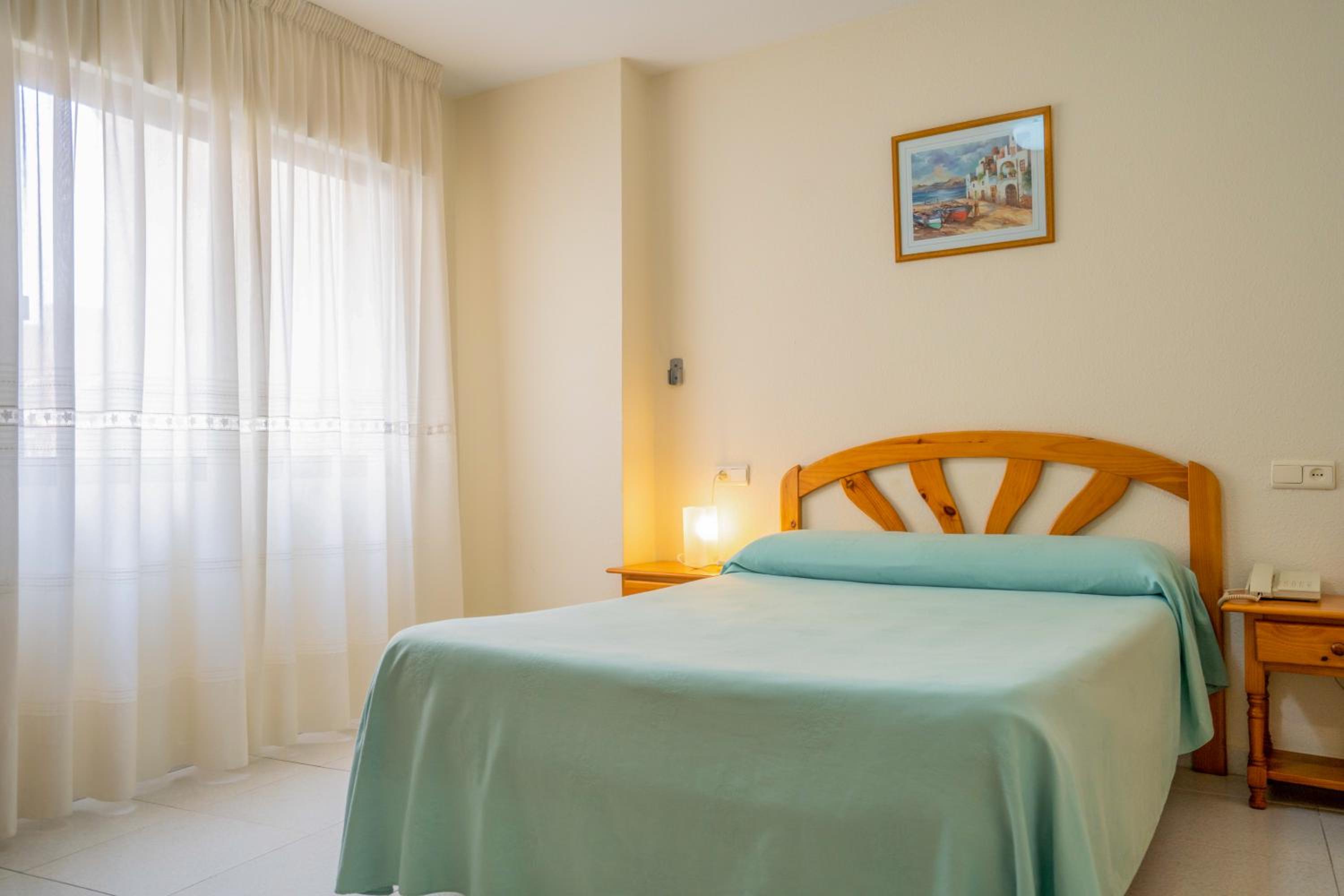 Standard Double or Twin Room - Photo 6