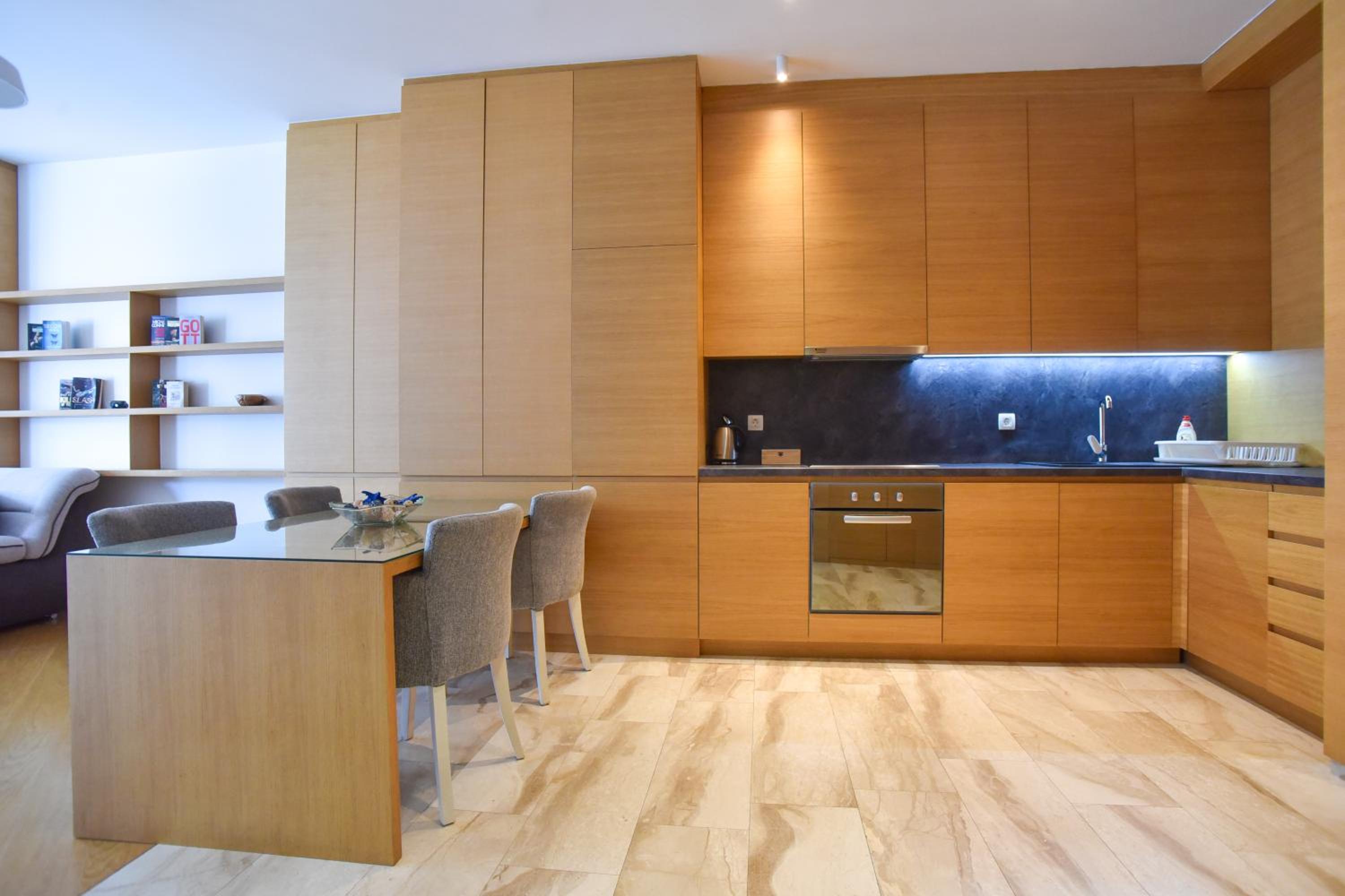 Deluxe Family Suite - Photo 4