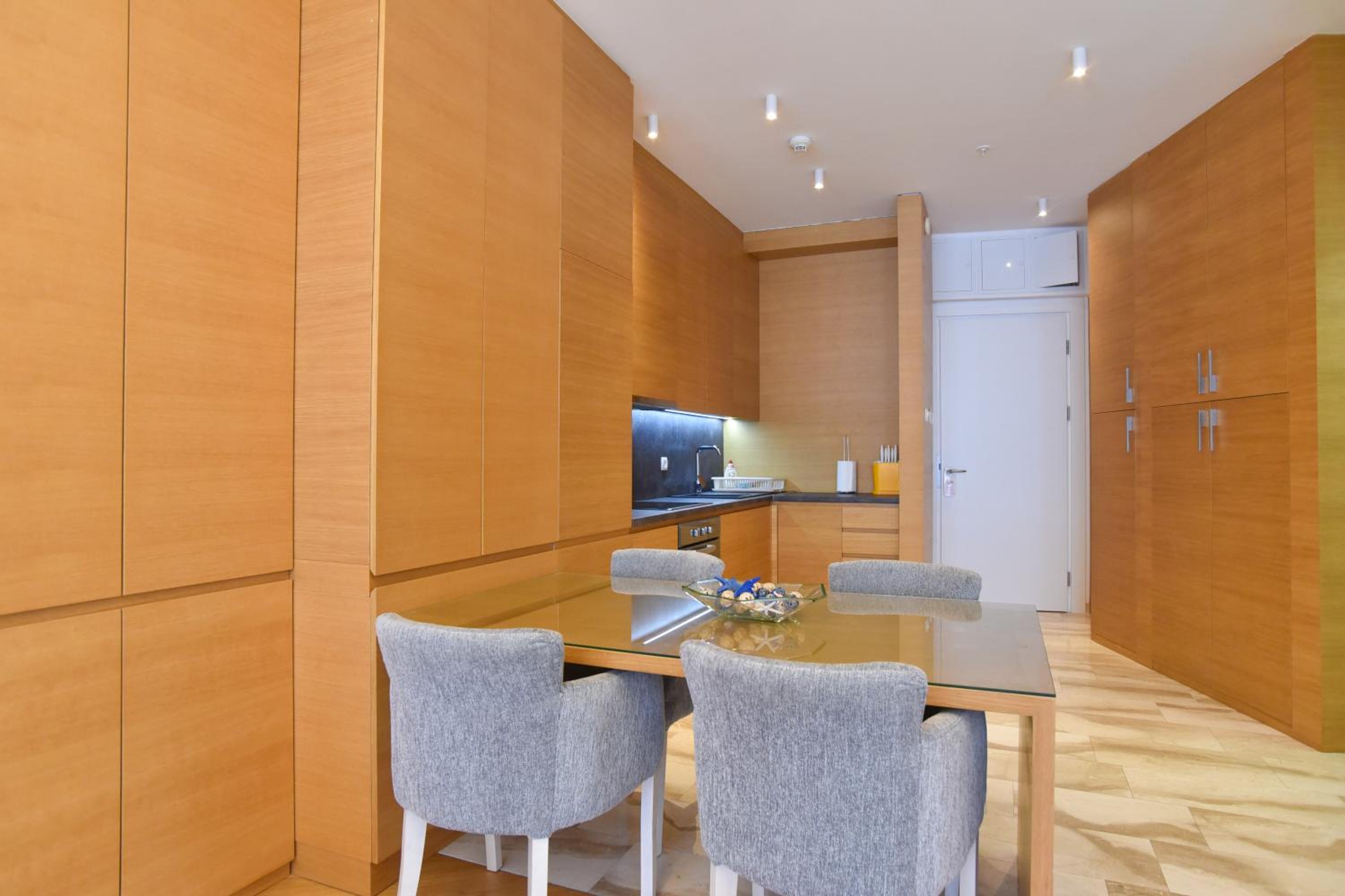 Deluxe Family Suite - Photo 18
