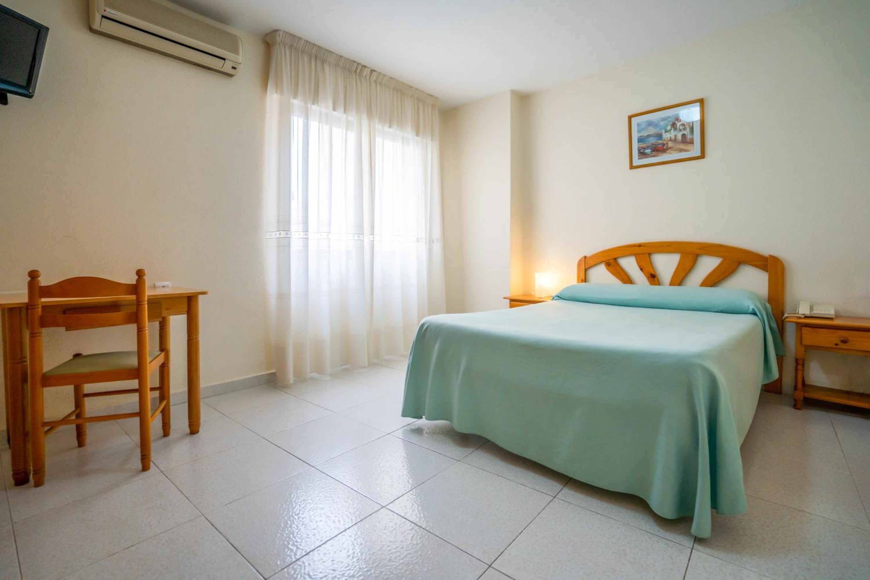 Standard Double or Twin Room - Photo 8