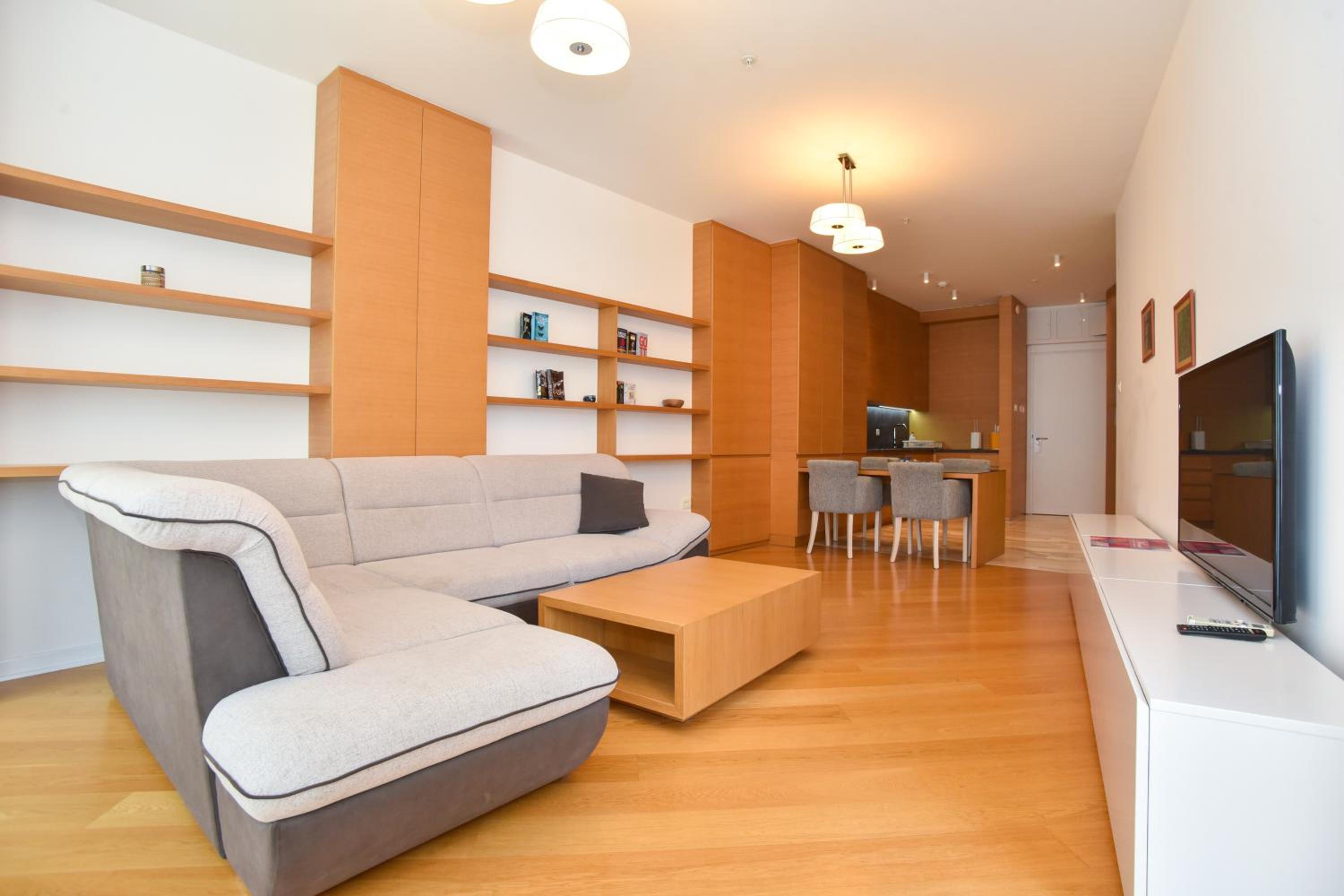 Deluxe Family Suite - Photo 14