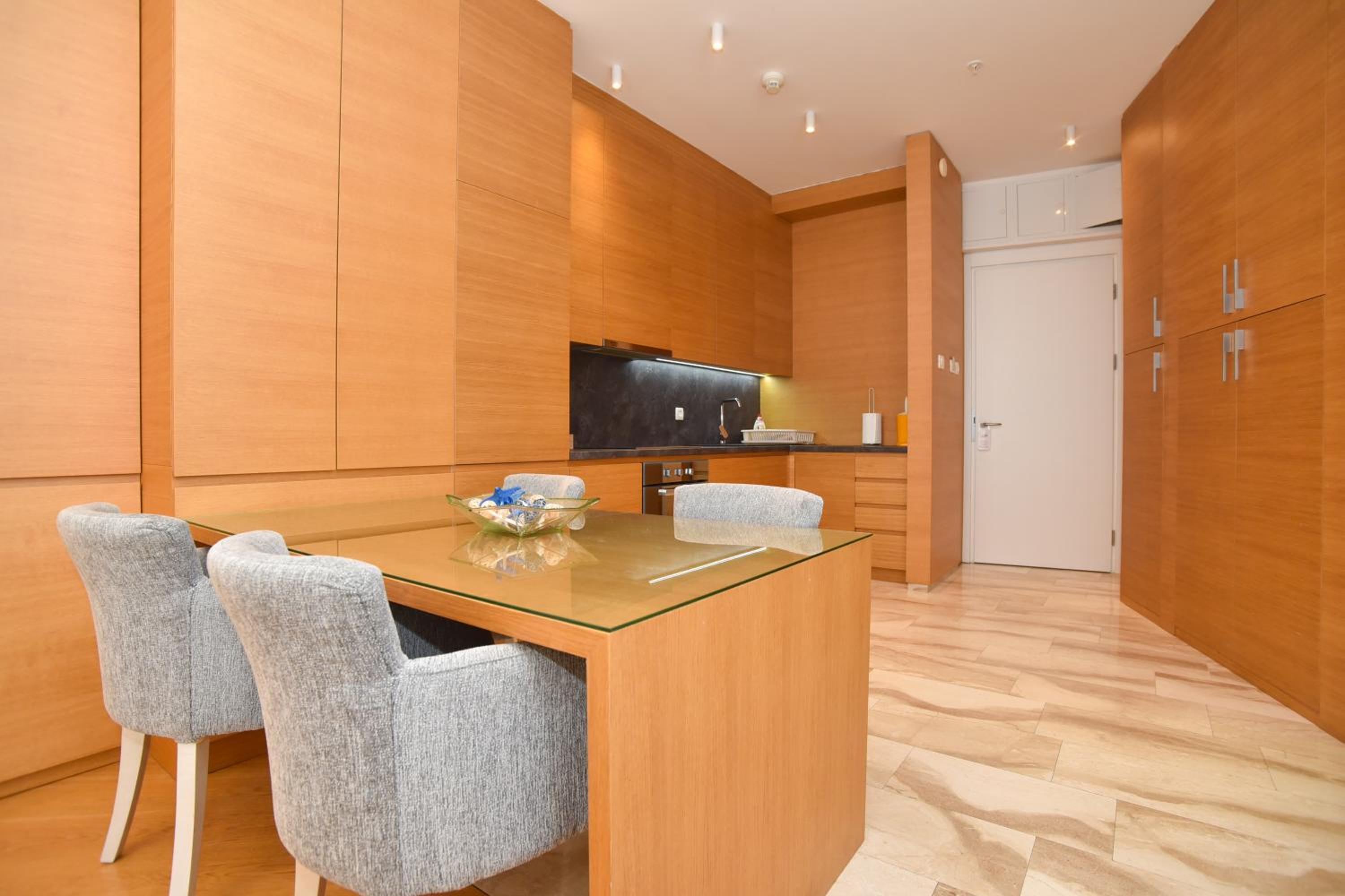 Deluxe Family Suite - Photo 6
