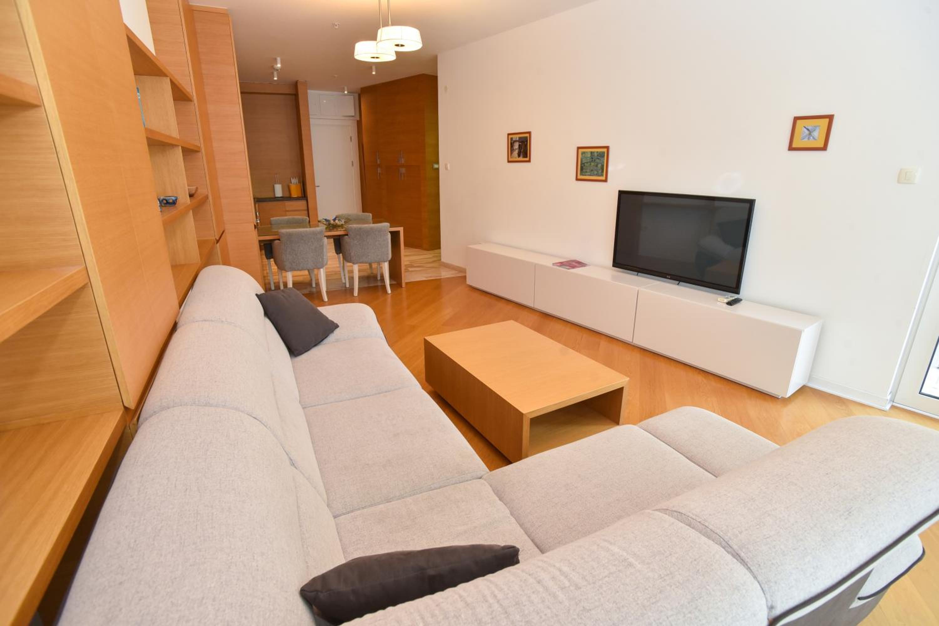 Deluxe Family Suite - Photo 5