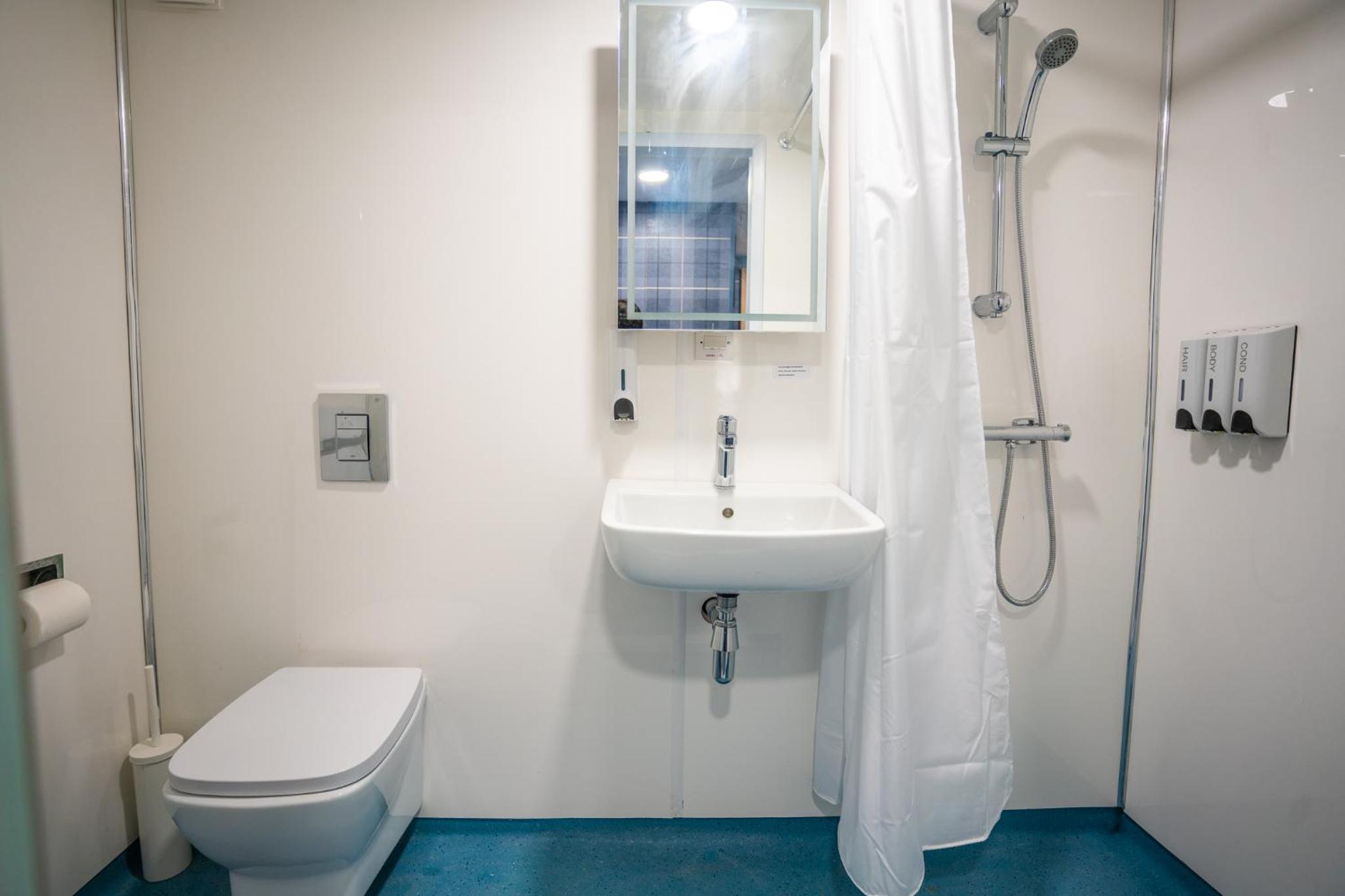 Double Room with Private Bathroom - Photo 4