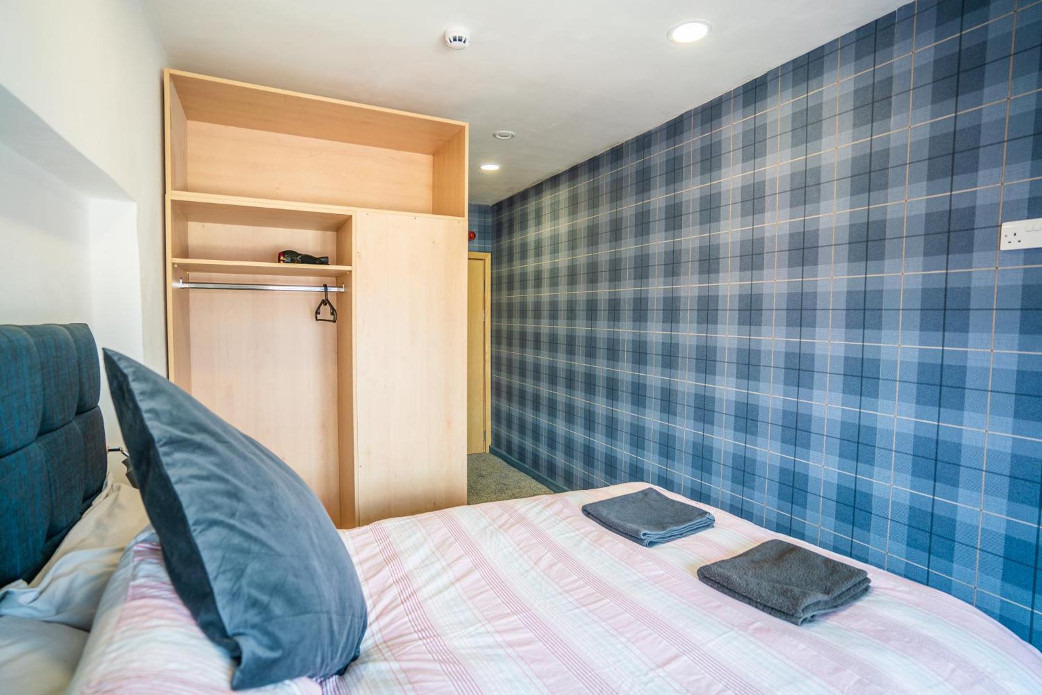 Double Room with Private Bathroom - Photo 2