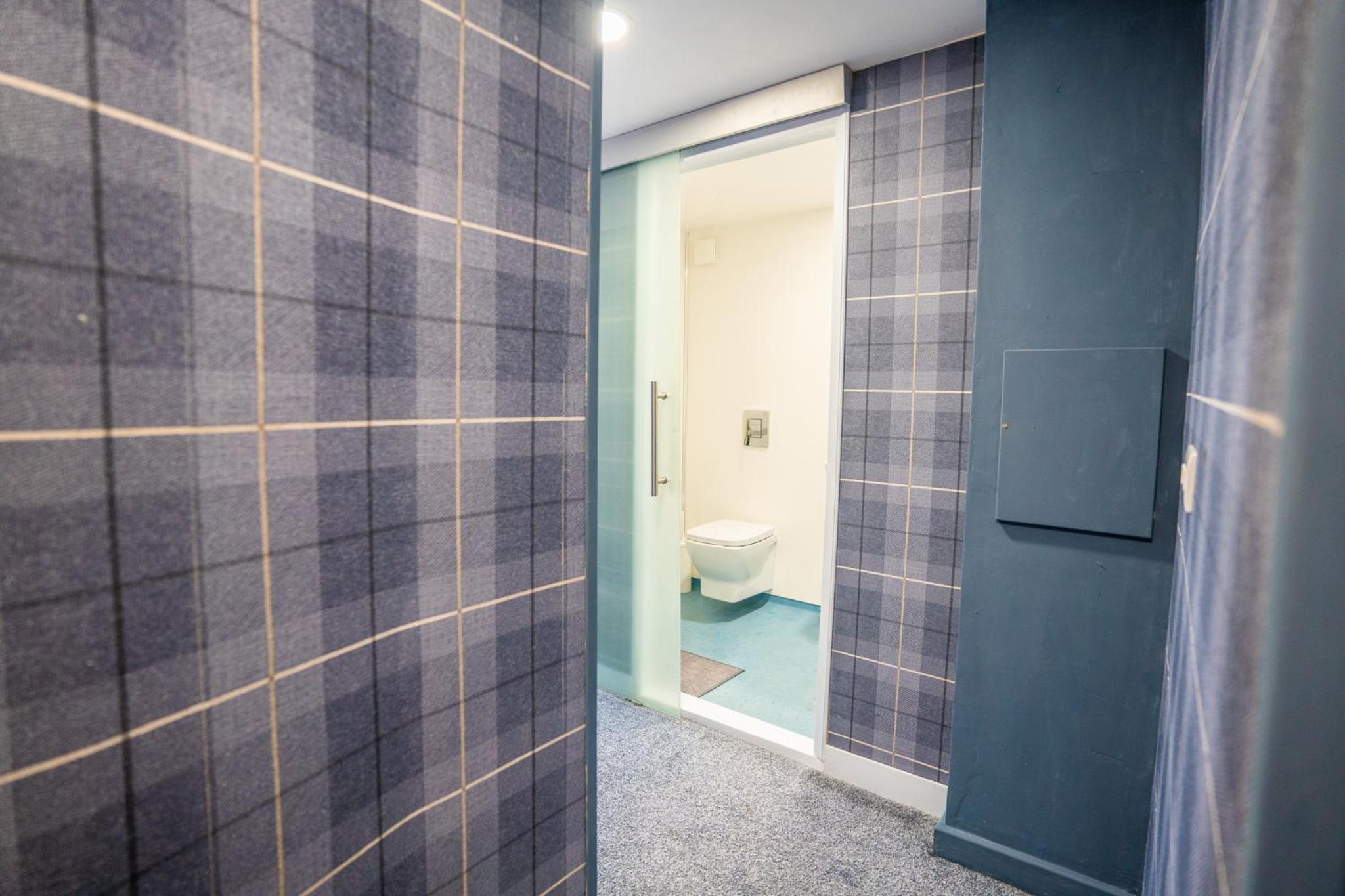 Double Room with Private Bathroom - Photo 5