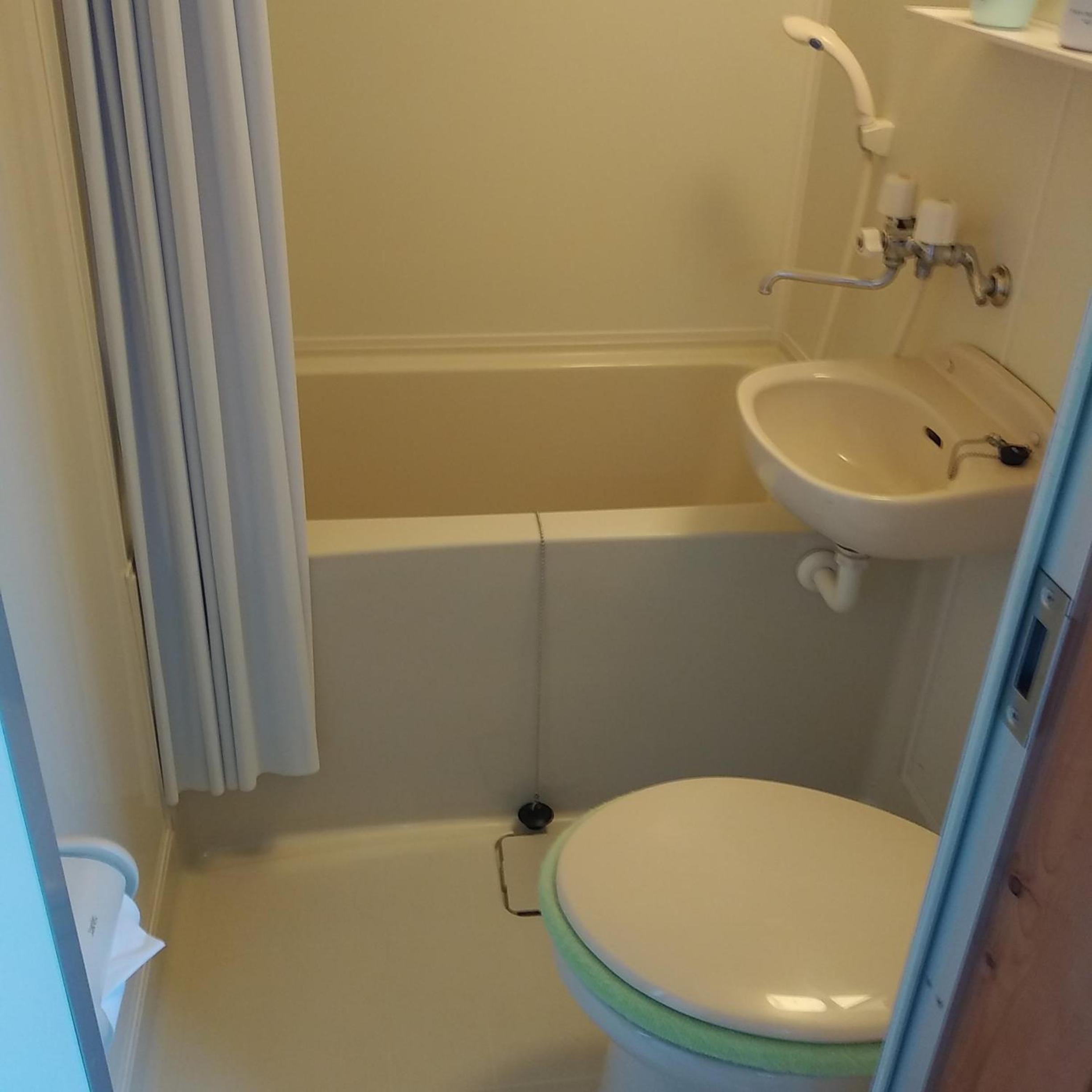 Single Room with Bathroom photo 3
