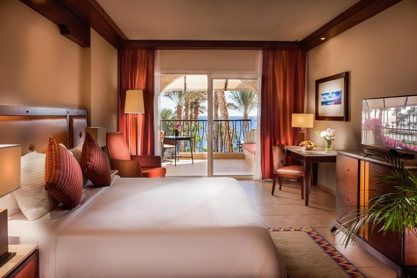 Premium Double or Twin Room - Photo 8