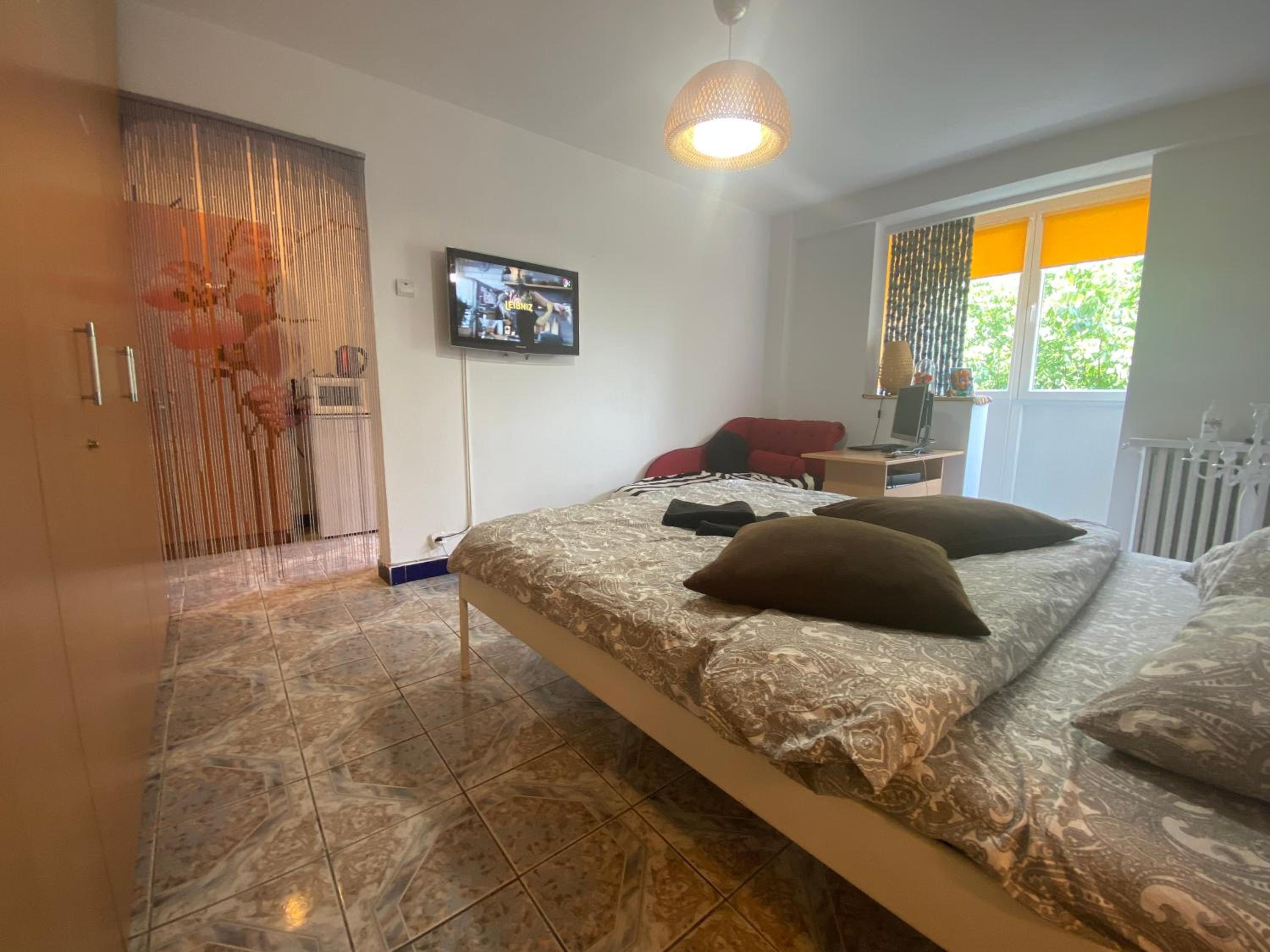 One-Bedroom Apartment - Photo 1