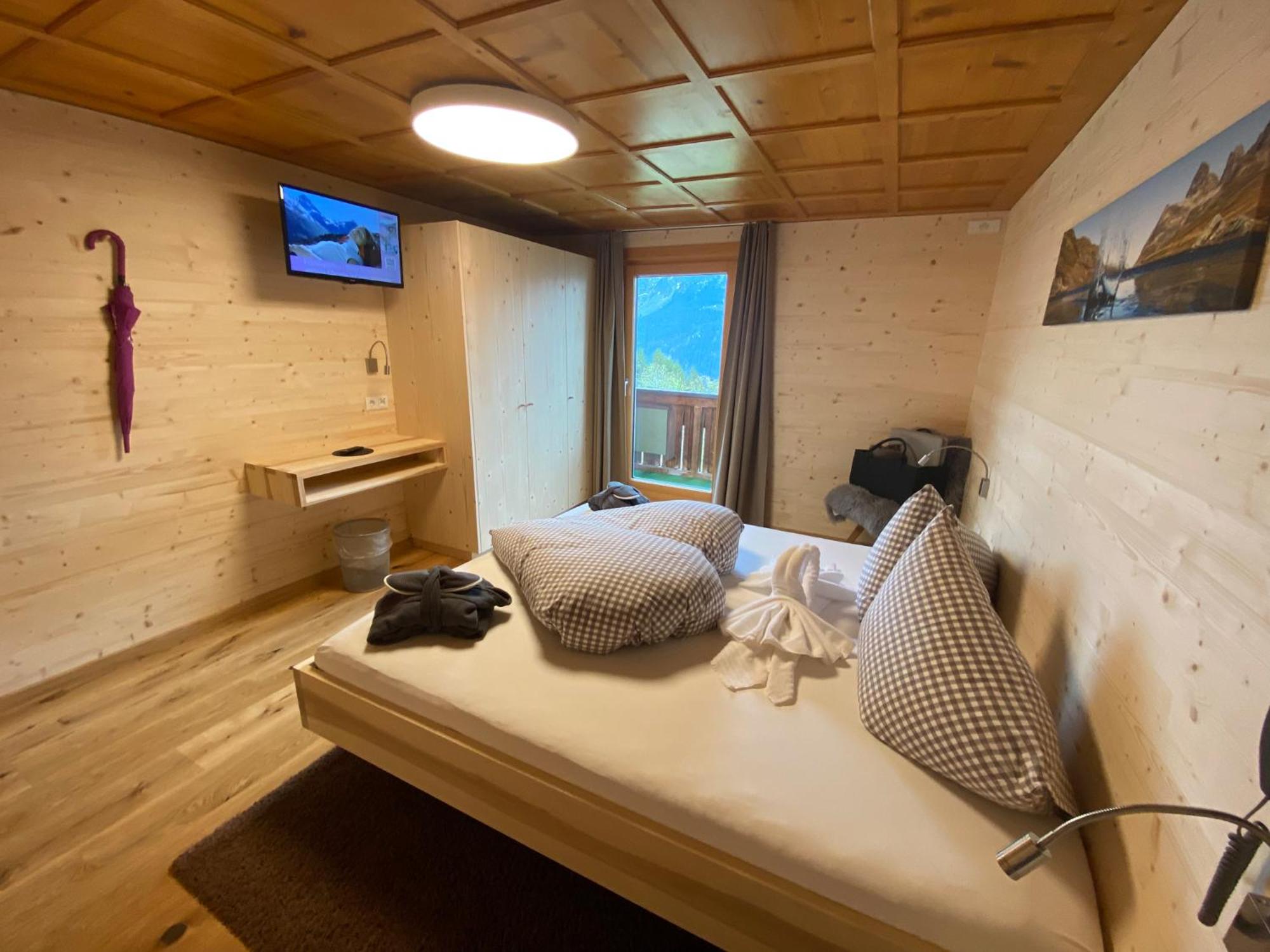 Family Room with Balcony (2 Adults + 2 Children) photo 2