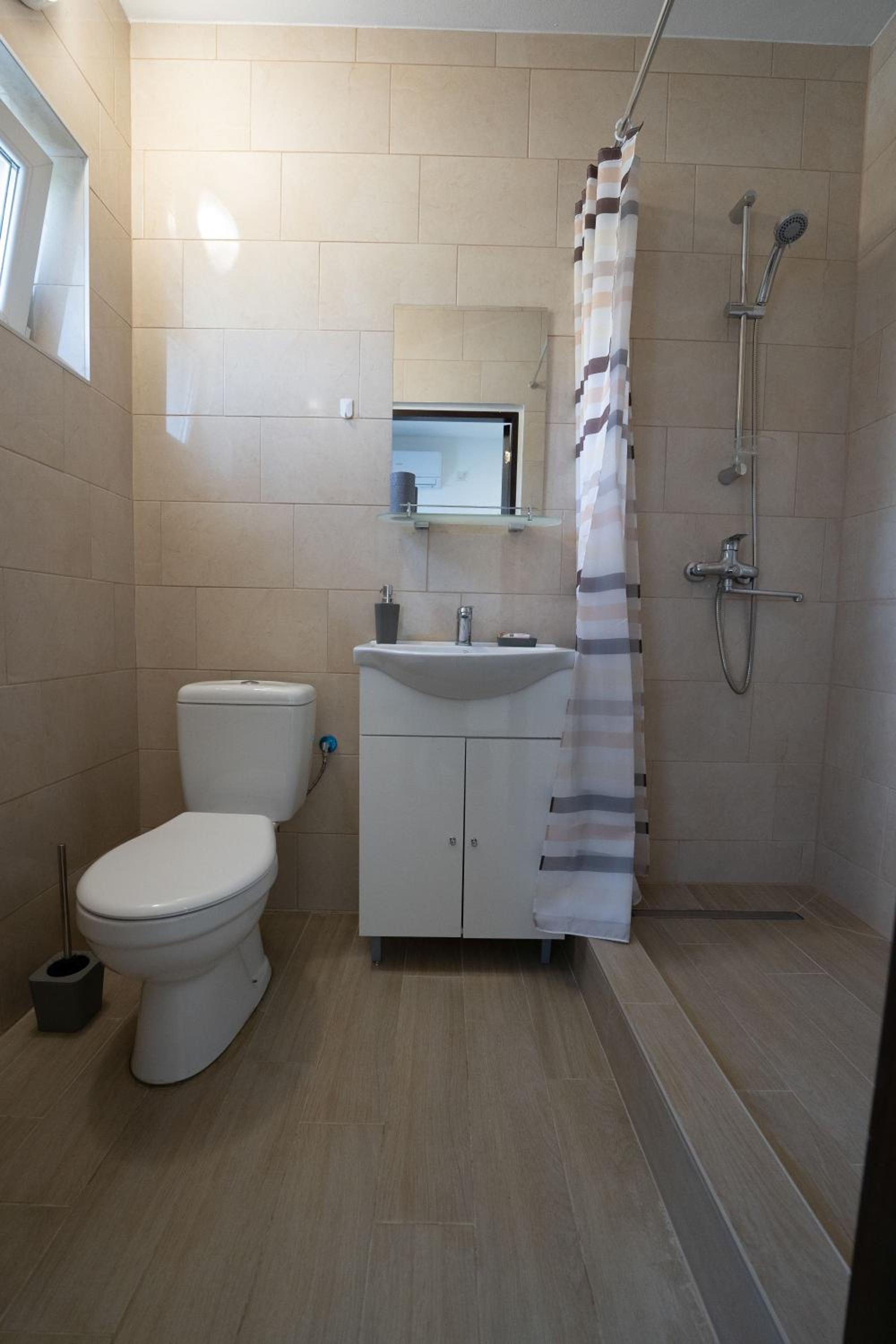 Twin Room with Private Bathroom photo 3