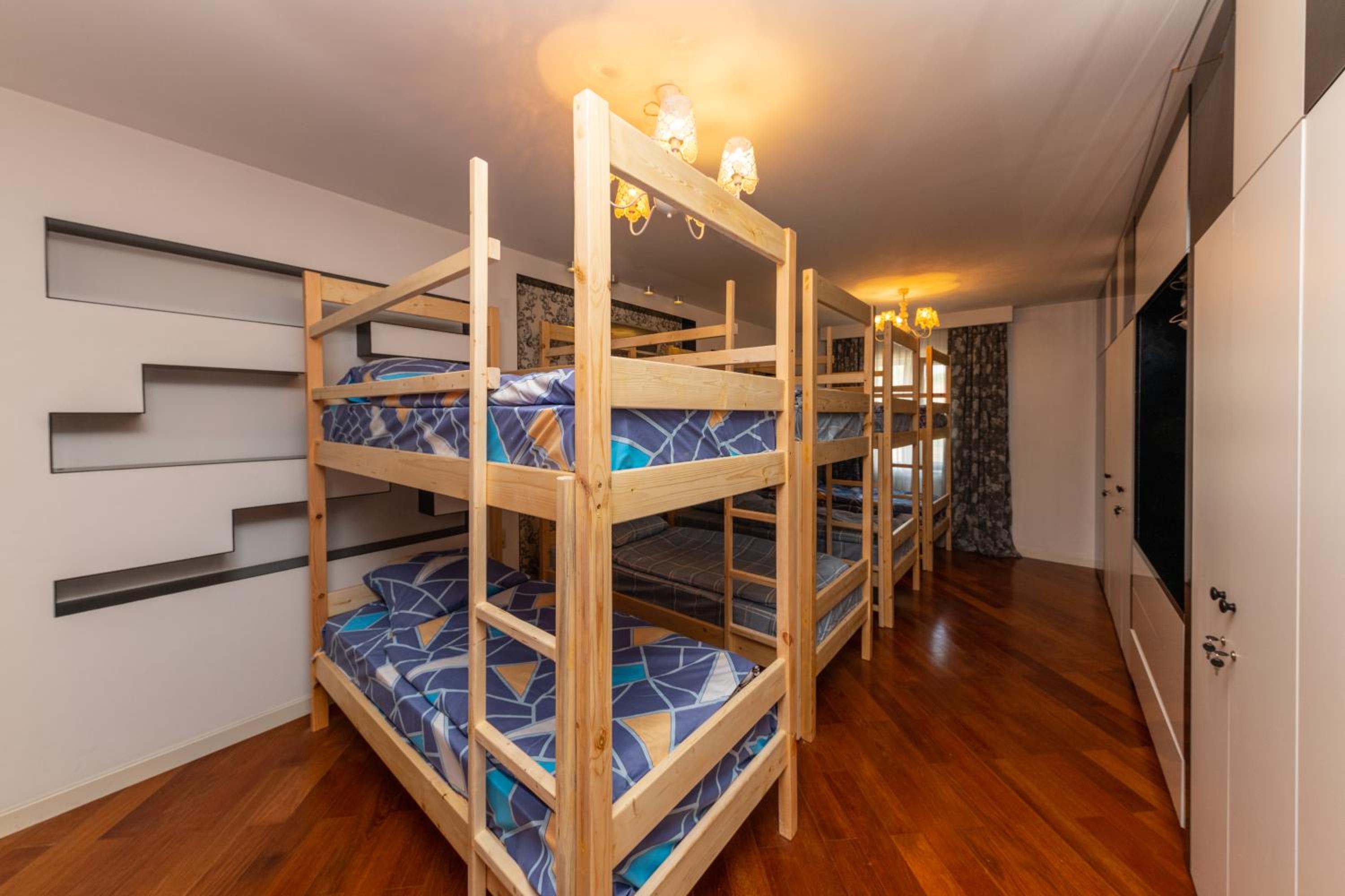 Bunk Bed in 8-Bed Mixed Dormitory Room photo 1