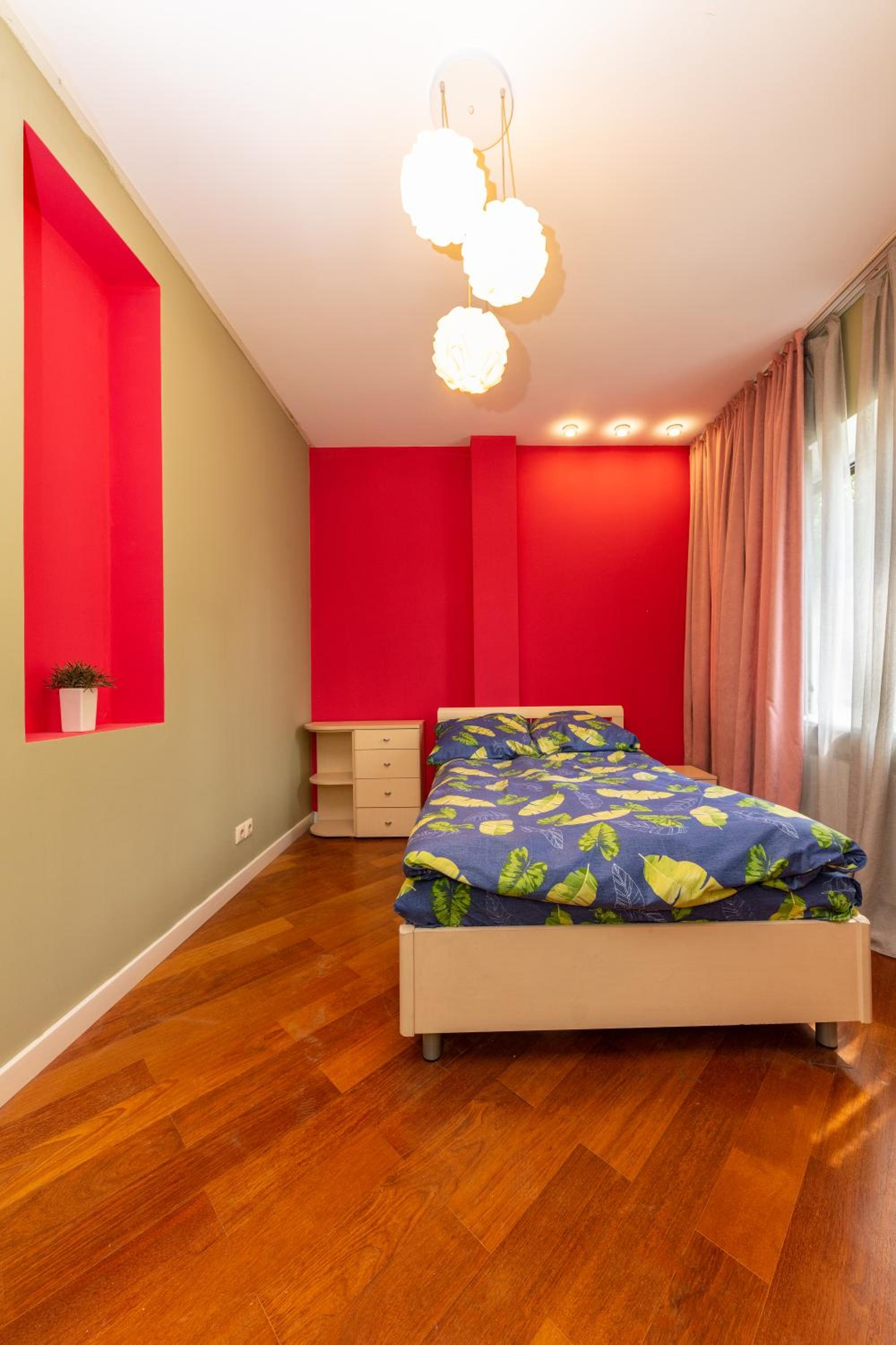 Large Double Room with Shared Bathroom photo 1