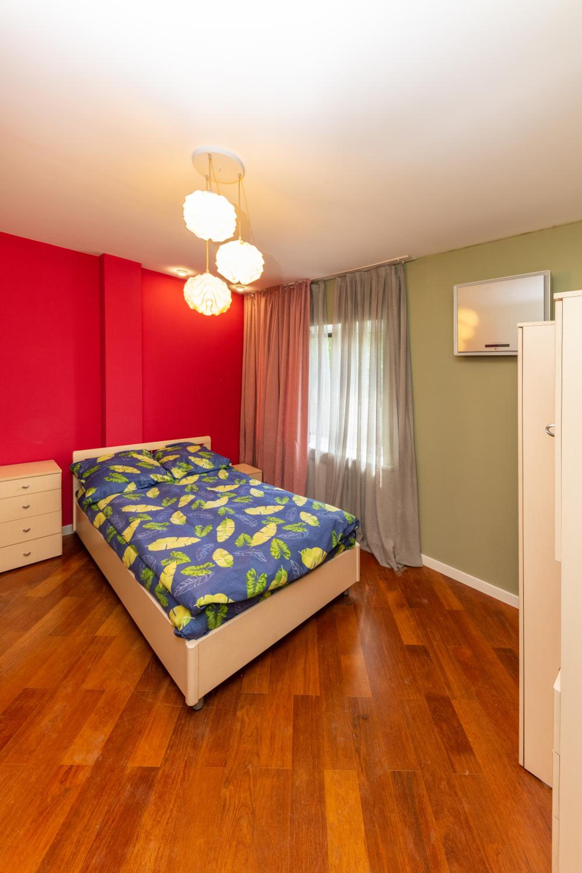 Large Double Room with Shared Bathroom photo 3
