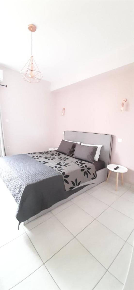 One-Bedroom Apartment - Photo 5