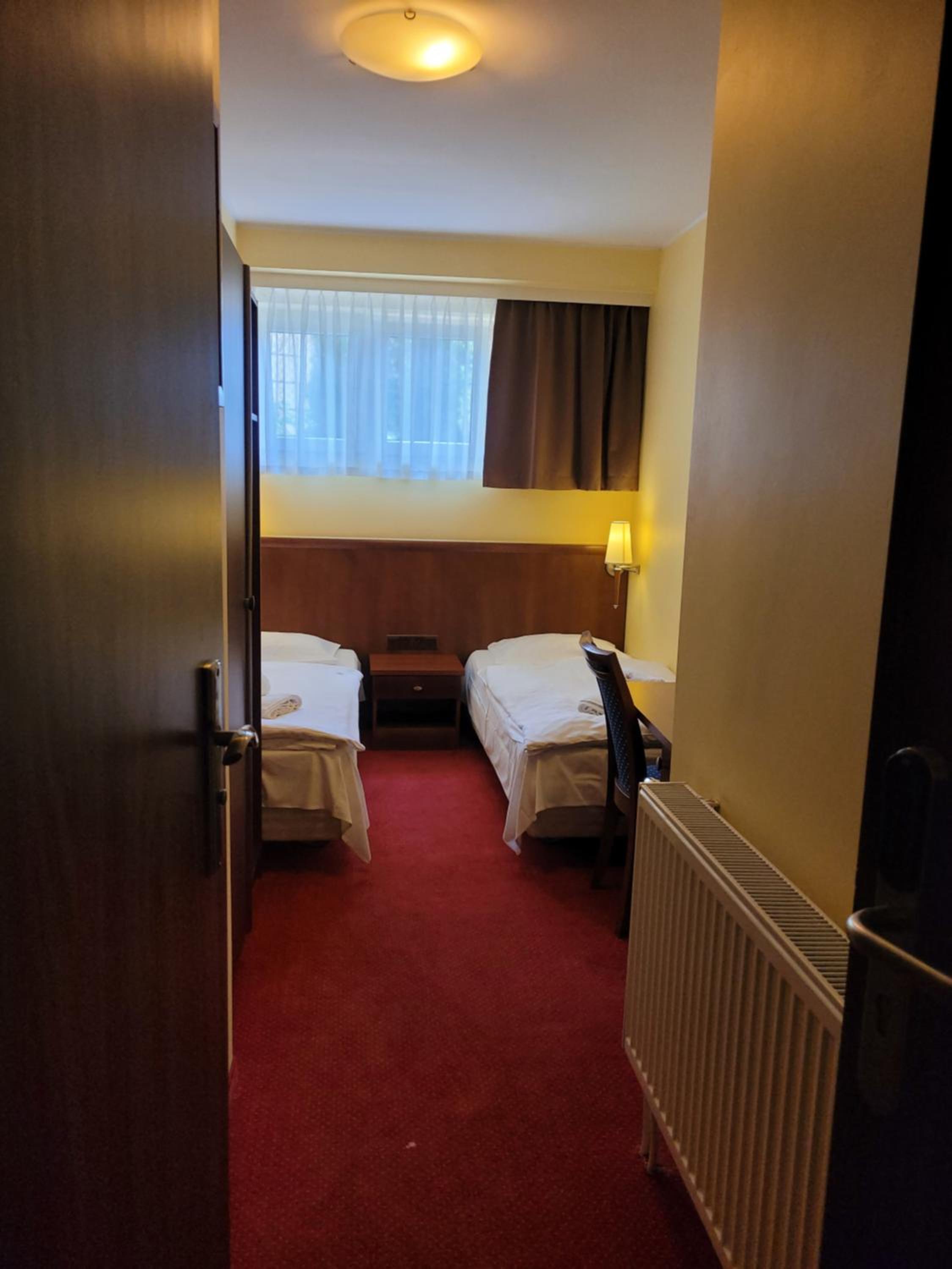Budget Twin Room photo 3