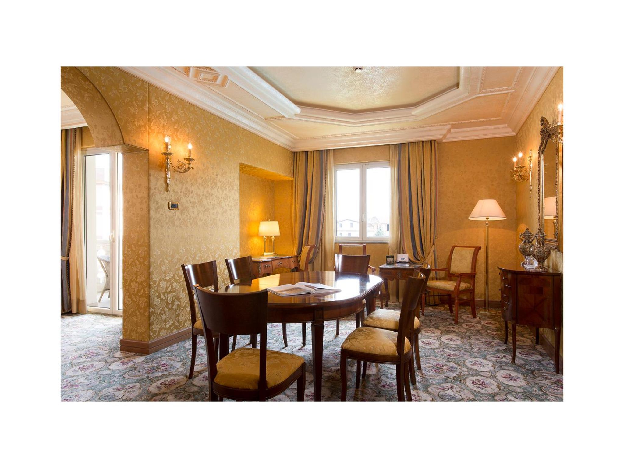 Suite - Photo 2