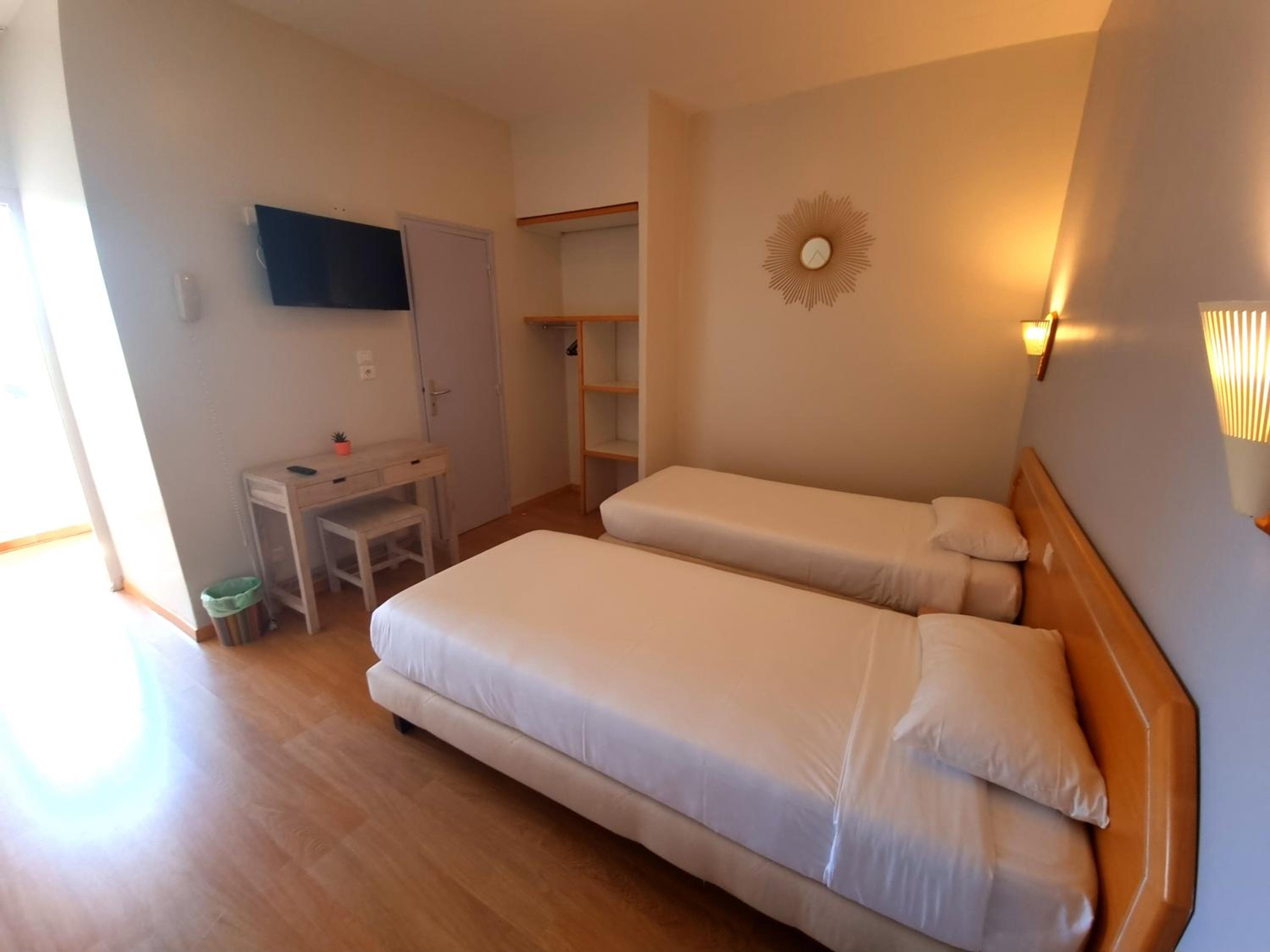 Superior Twin Room with Sea View - Photo 1