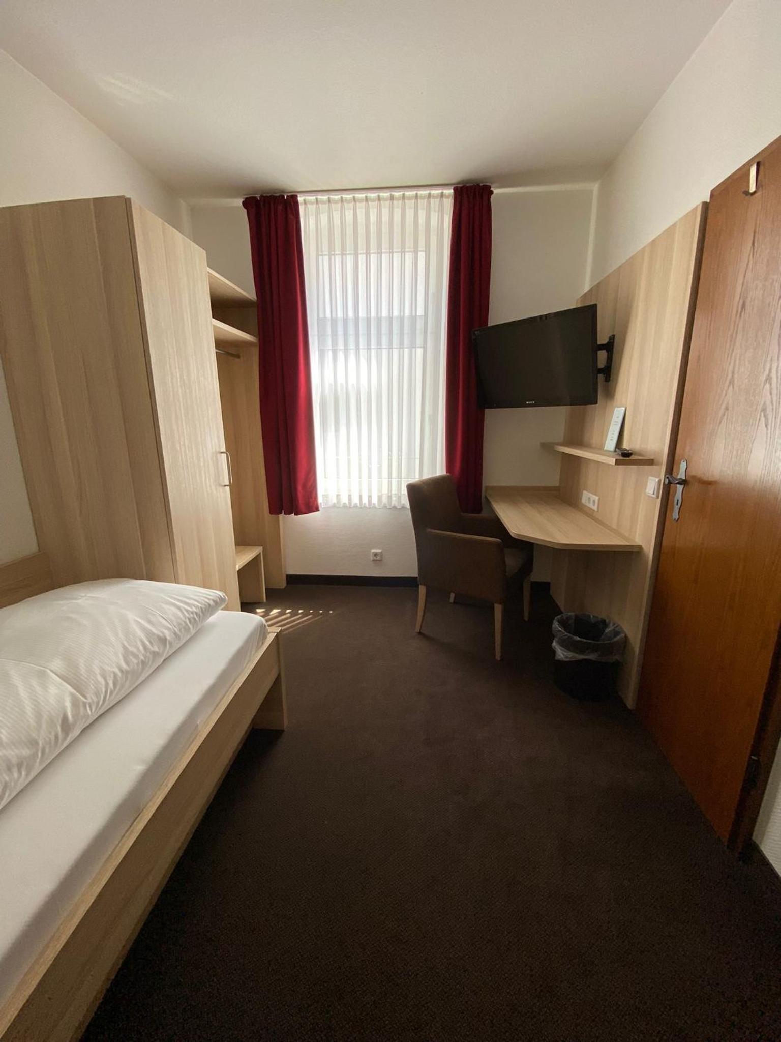 Single Room photo 3